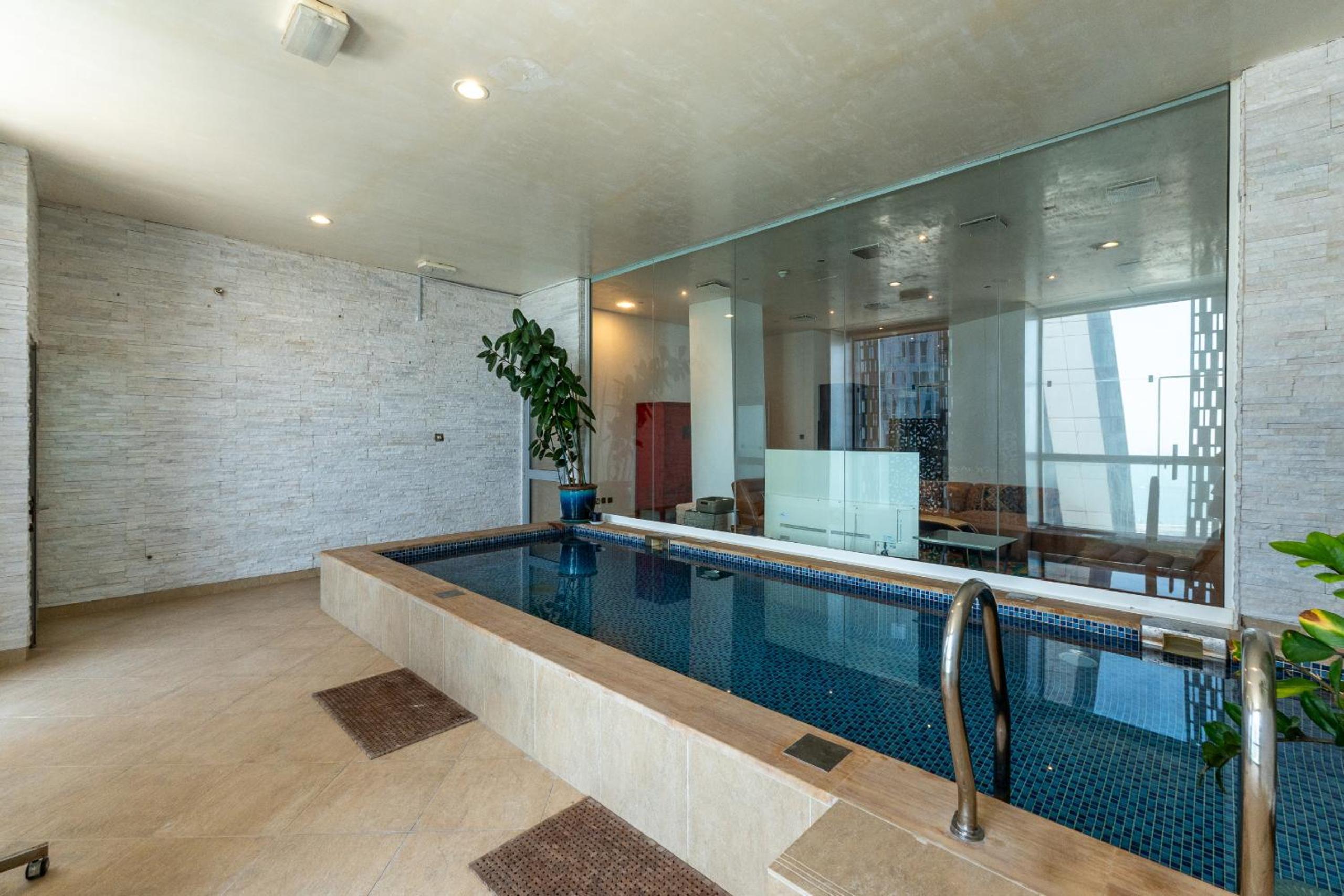 Cayan Tower Dubai Marina - Mint Stay