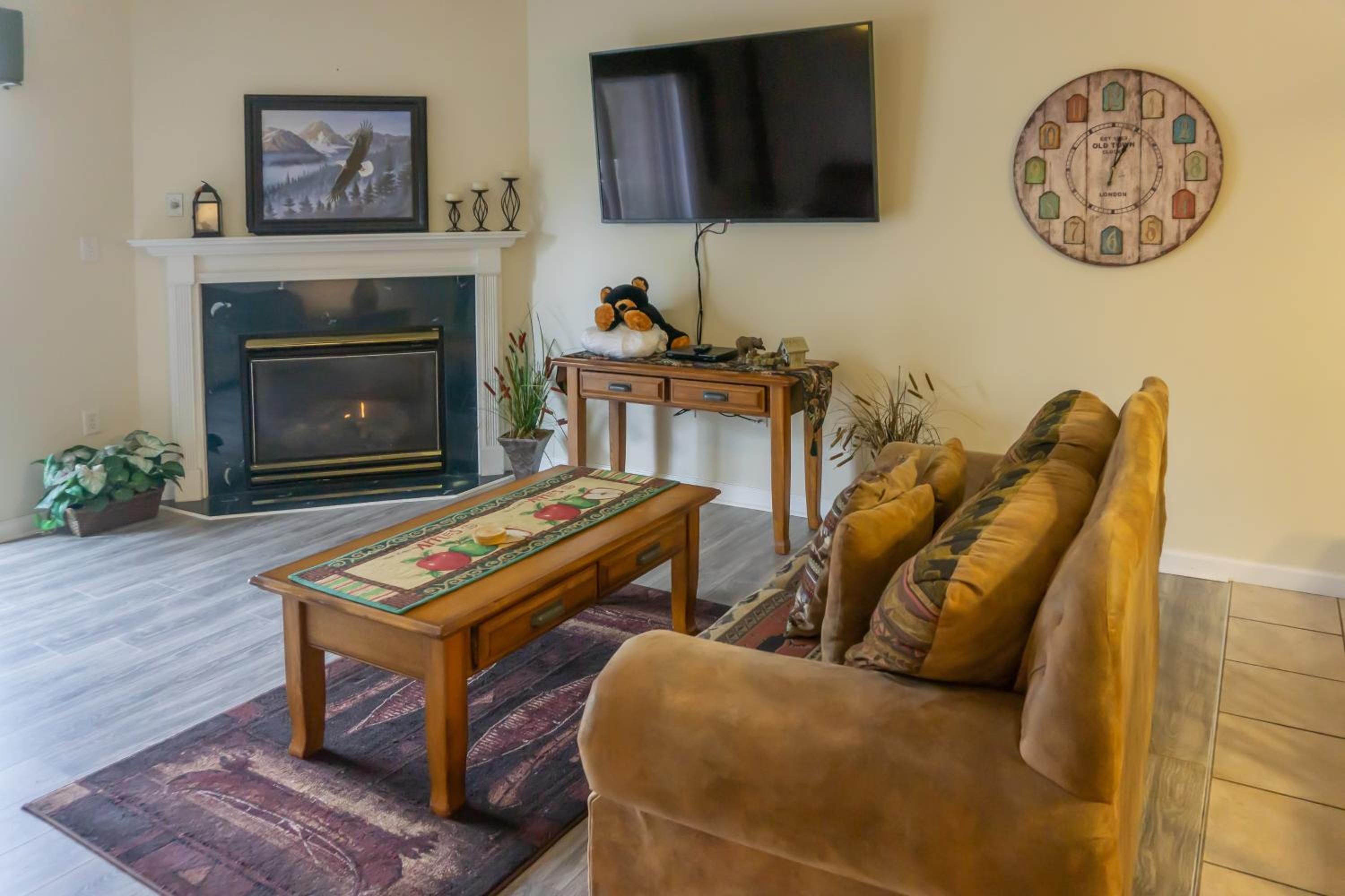 Mtn Views! Walkable Pigeon Forge Retreat with Pool