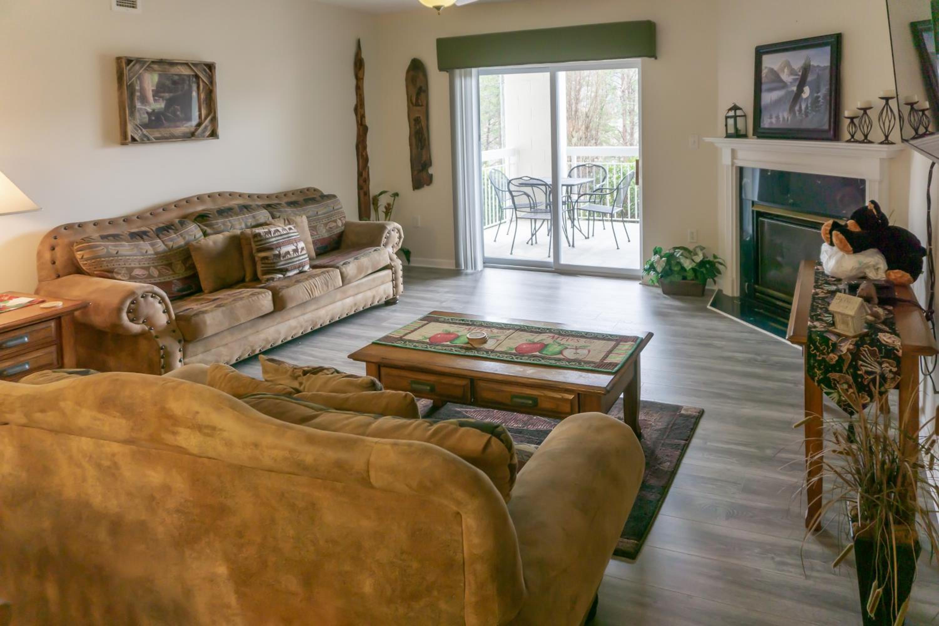 Mtn Views! Walkable Pigeon Forge Retreat with Pool