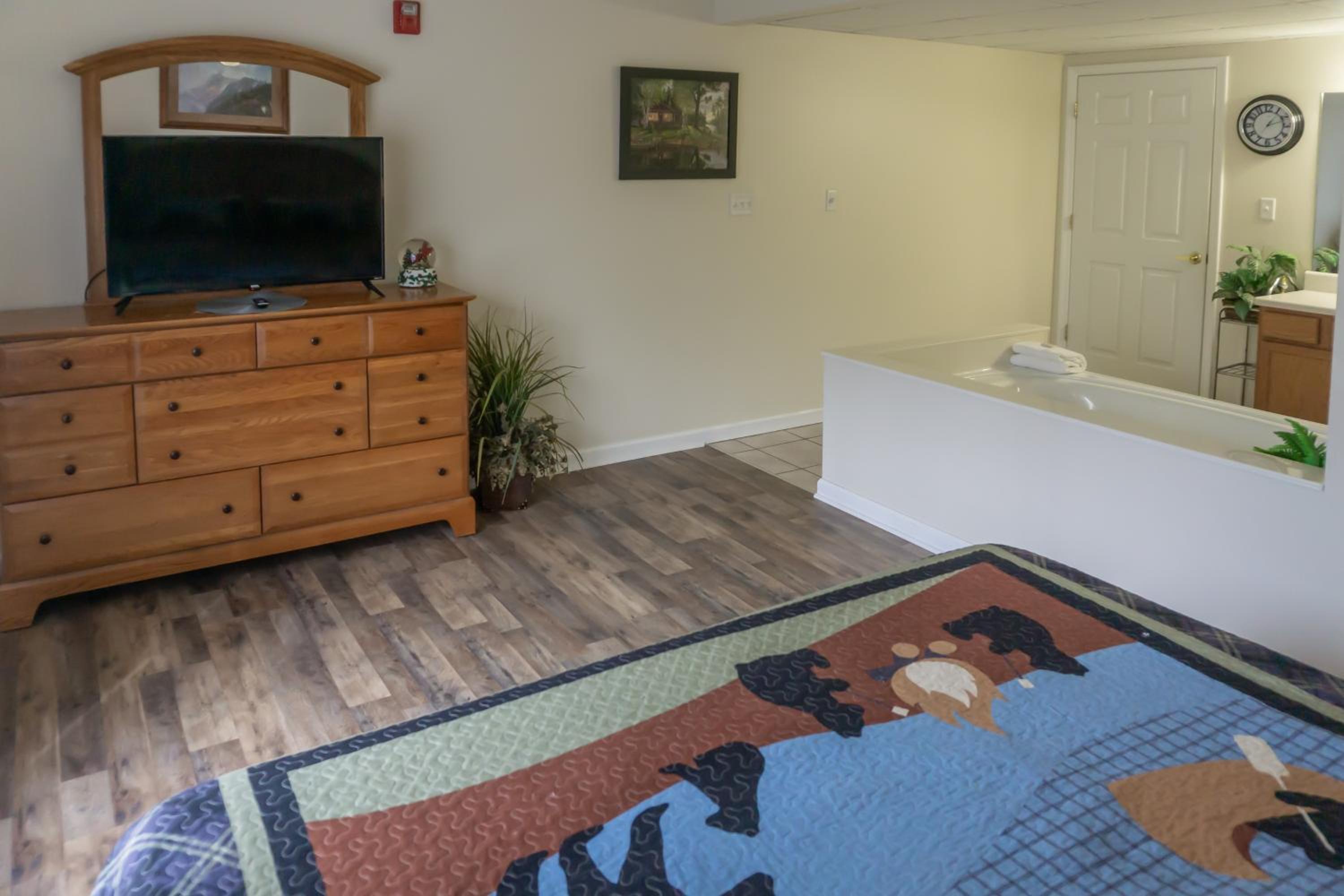 Mtn Views! Walkable Pigeon Forge Retreat with Pool