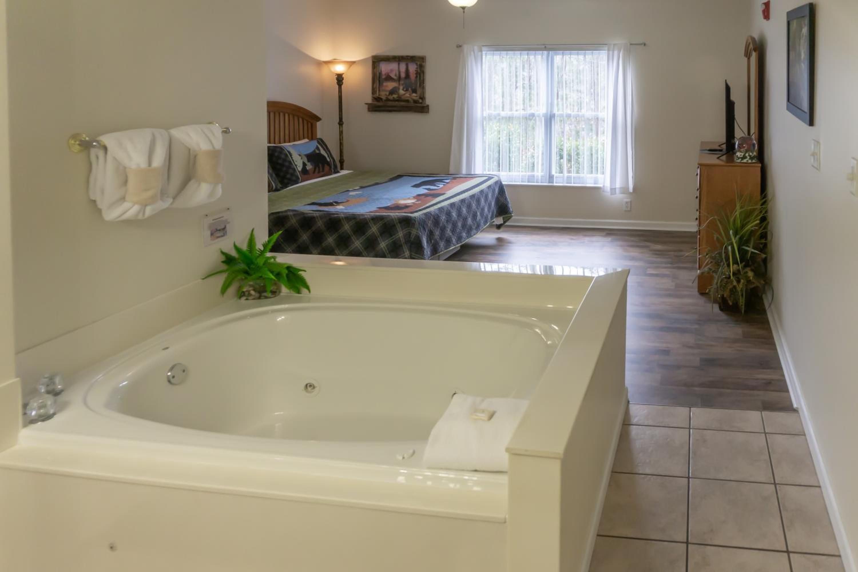 Mtn Views! Walkable Pigeon Forge Retreat with Pool