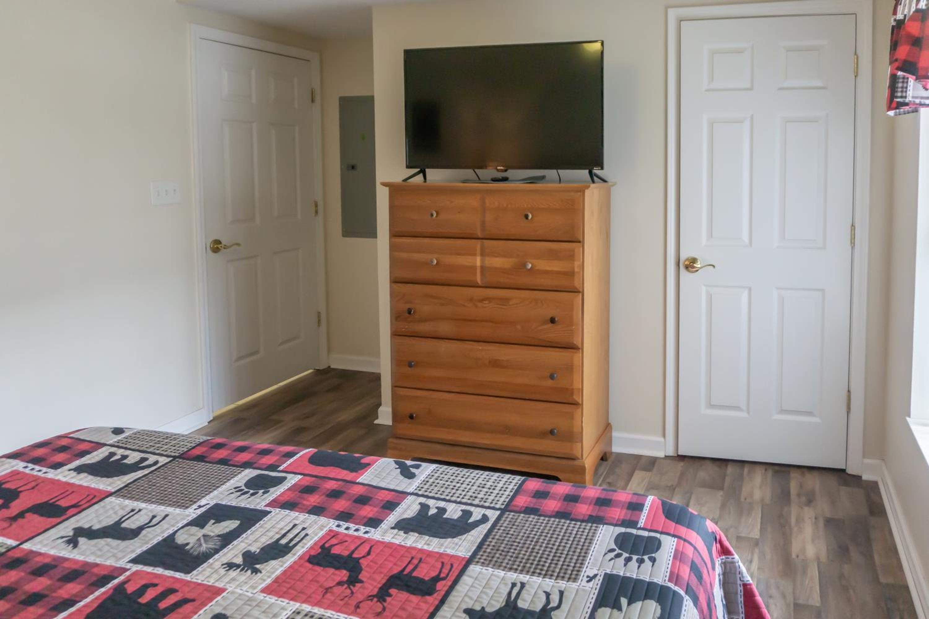 Mtn Views! Walkable Pigeon Forge Retreat with Pool