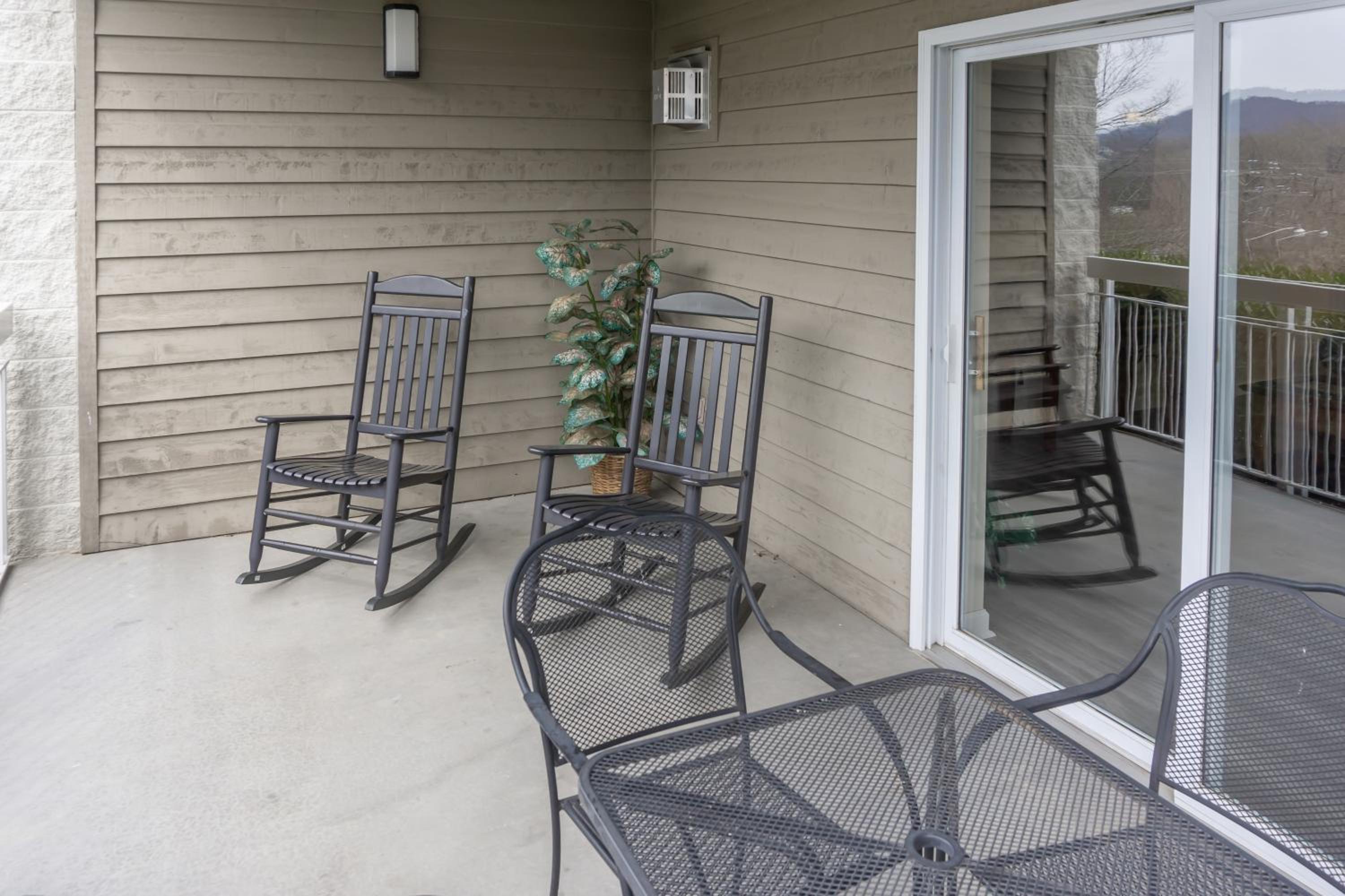 Mtn Views! Walkable Pigeon Forge Retreat with Pool