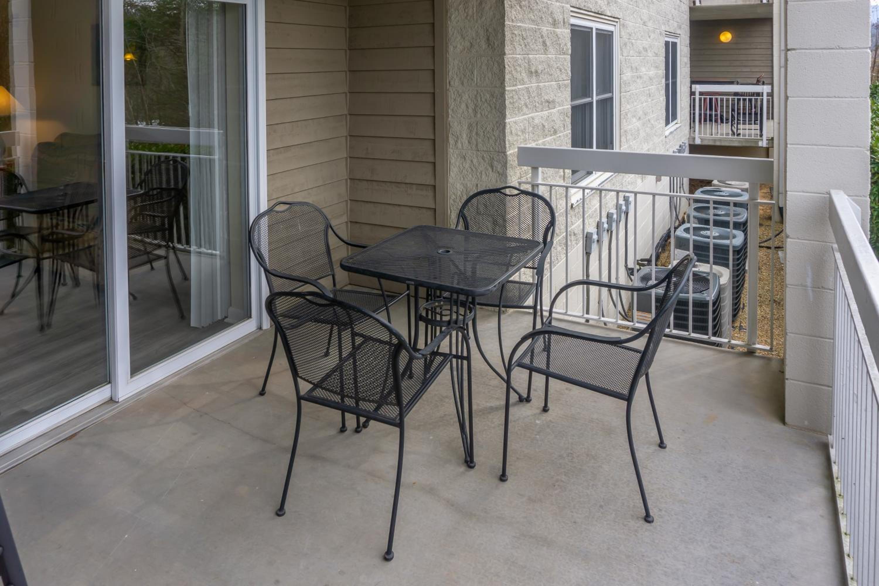 Mtn Views! Walkable Pigeon Forge Retreat with Pool