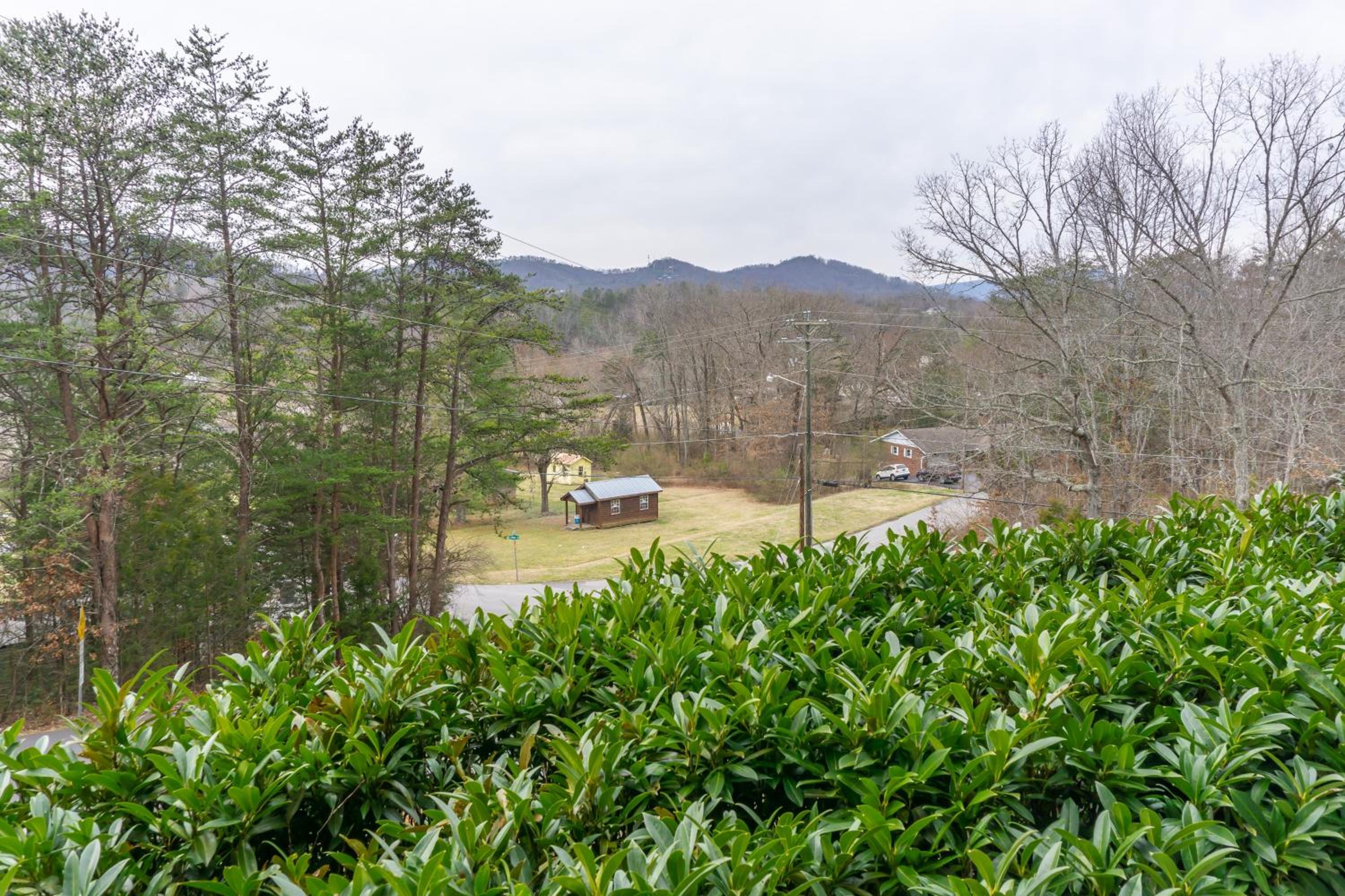 Mtn Views! Walkable Pigeon Forge Retreat with Pool