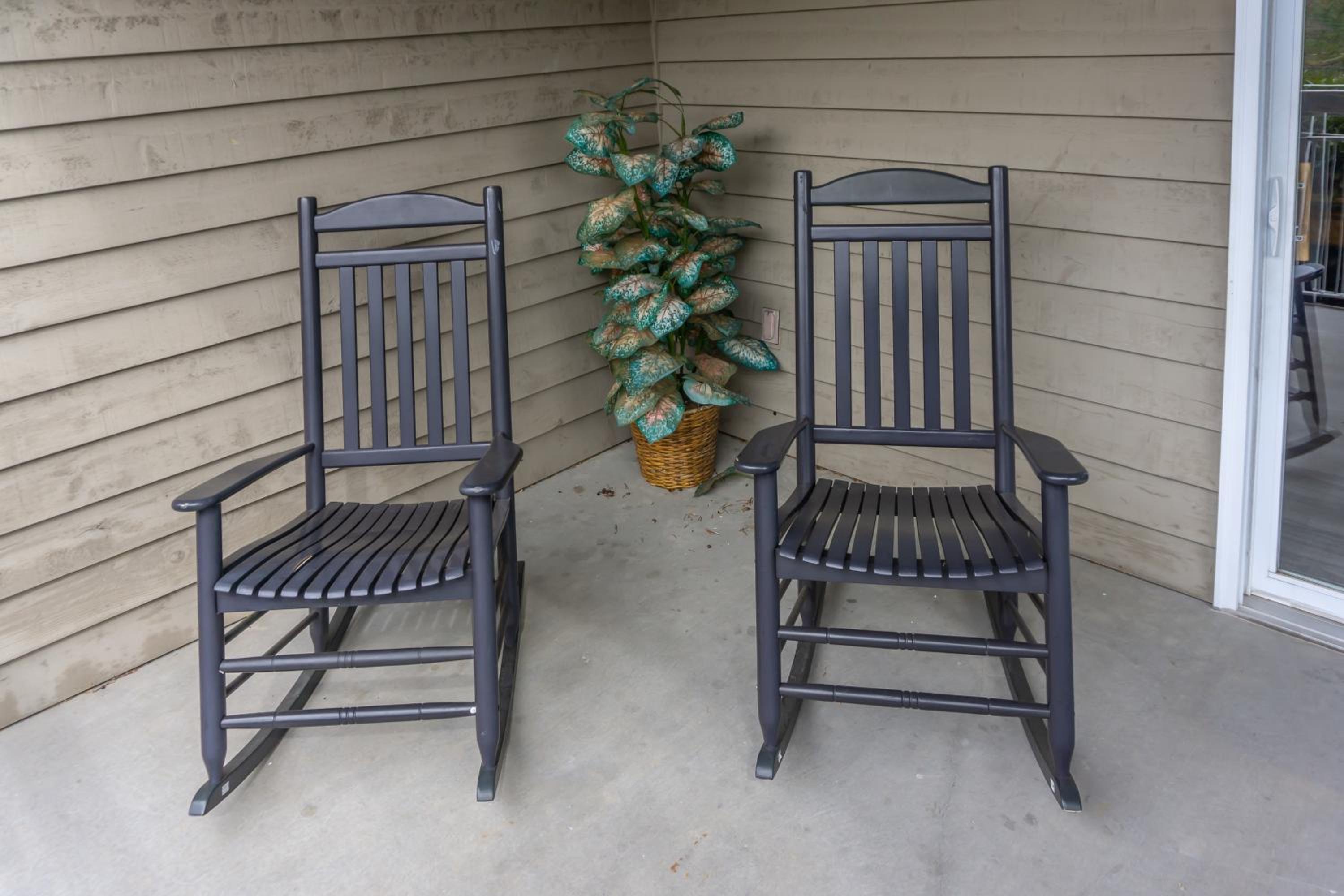 Mtn Views! Walkable Pigeon Forge Retreat with Pool