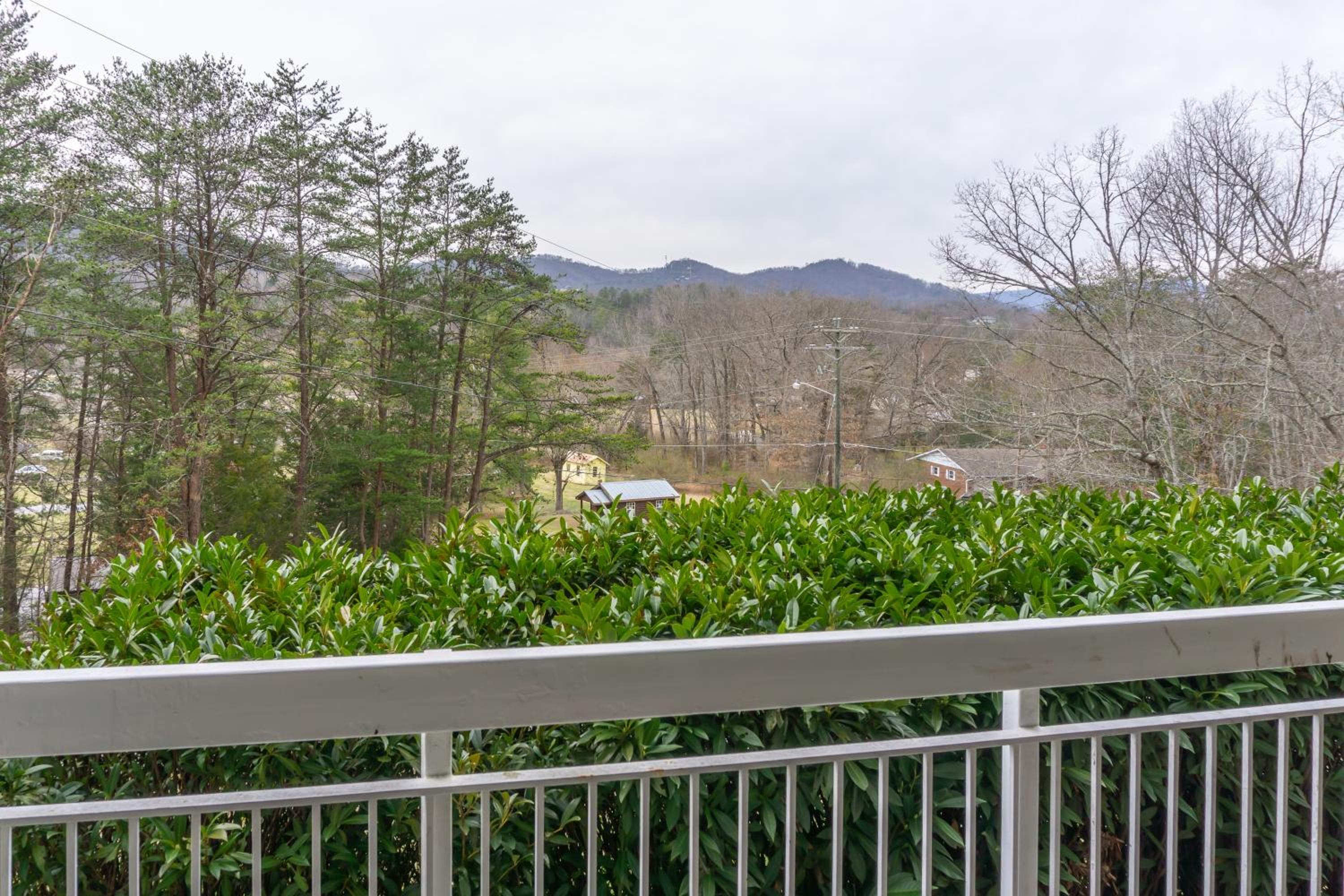 Mtn Views! Walkable Pigeon Forge Retreat with Pool
