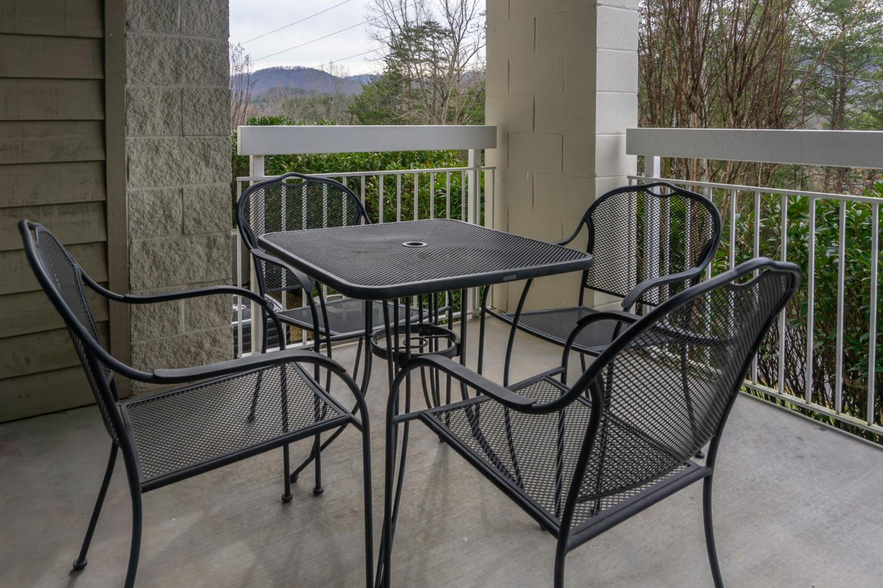 Mtn Views! Walkable Pigeon Forge Retreat with Pool