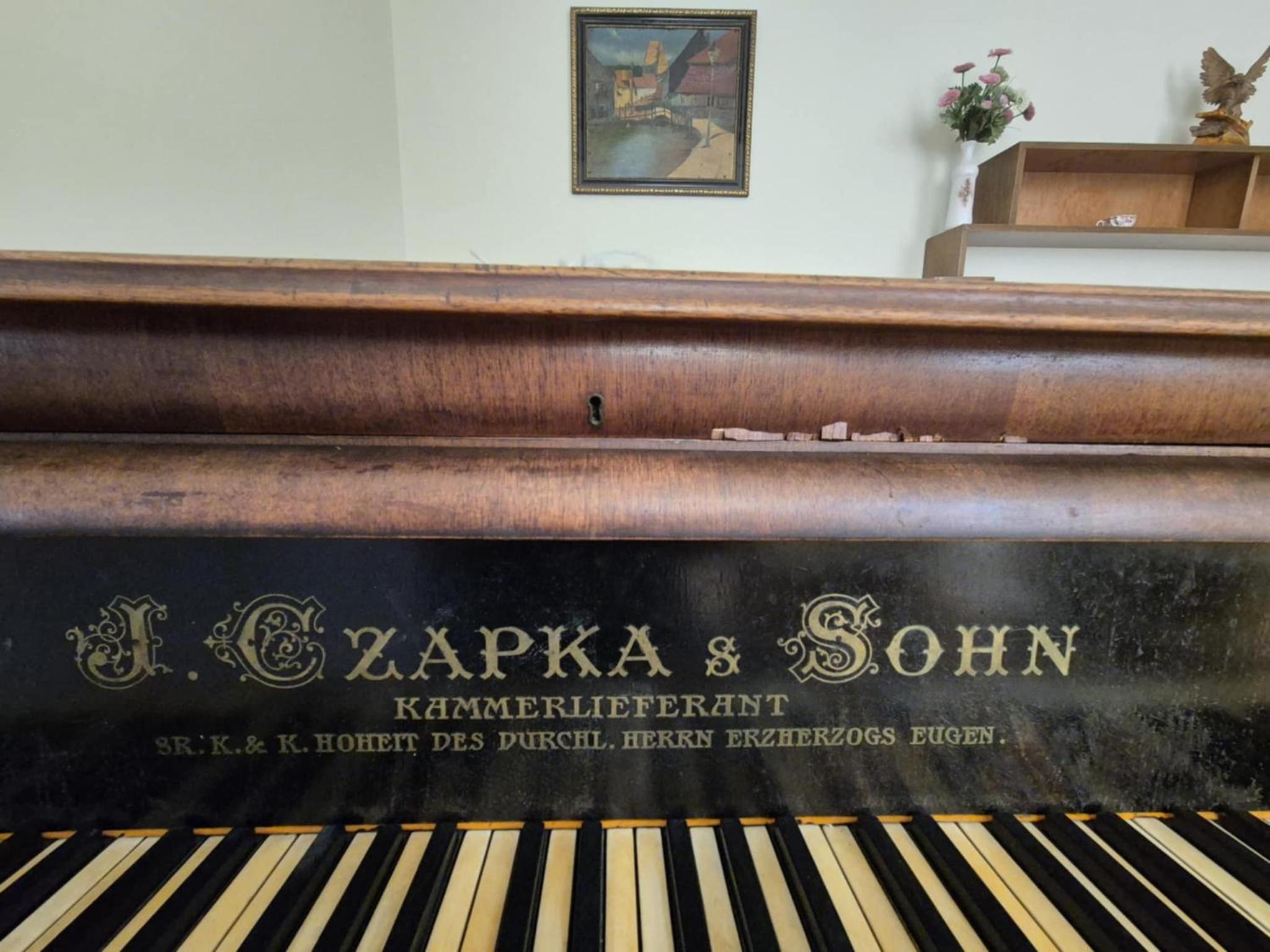City apartman with piano