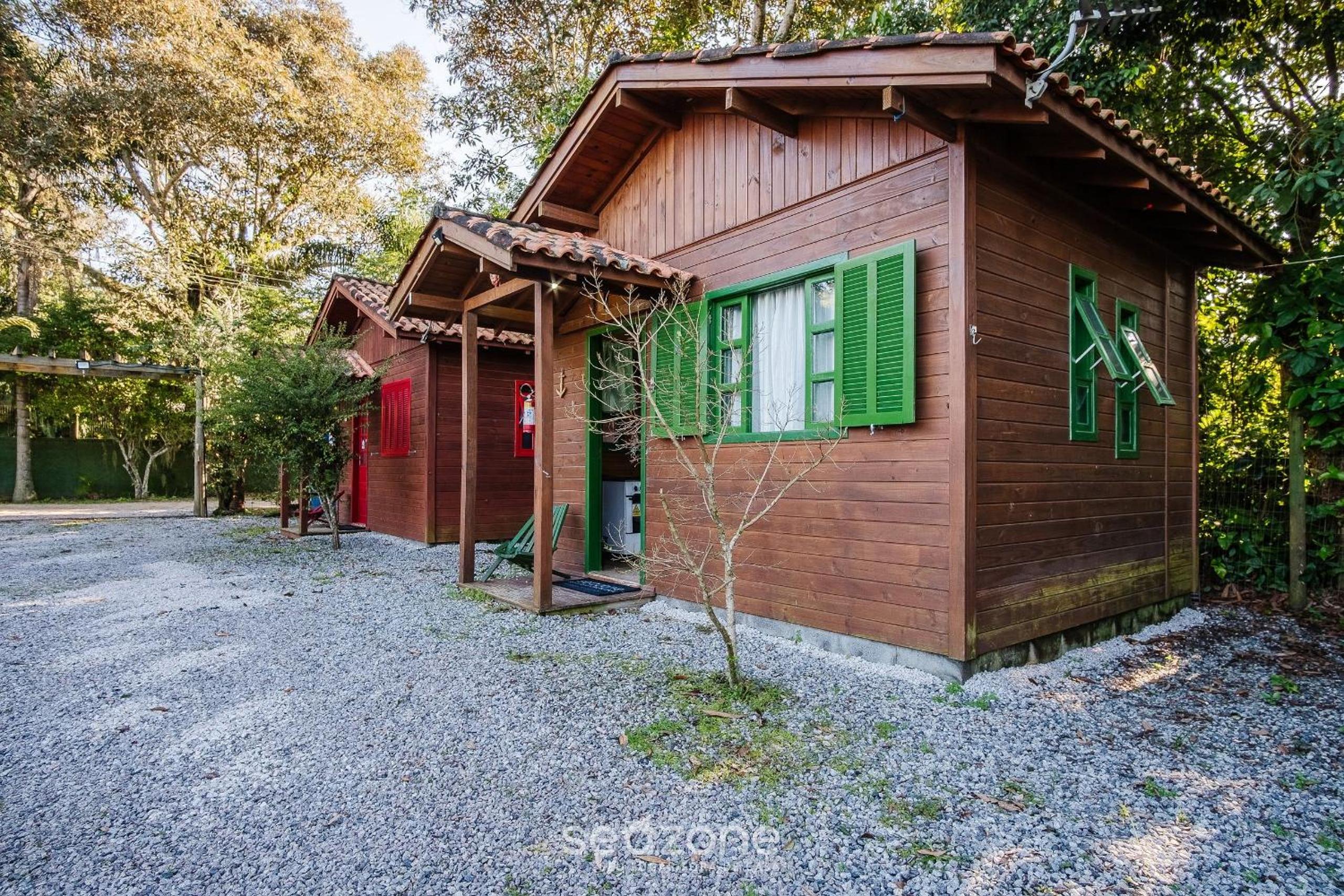 Relaxing cabins near Praia do Rosa - PRJ