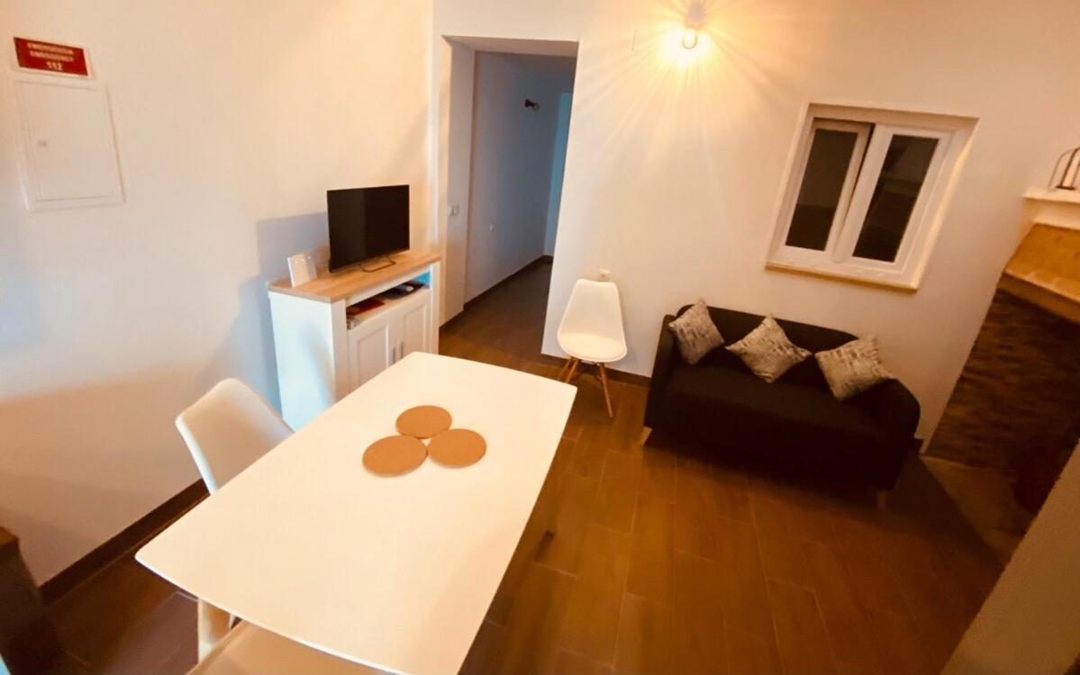 AL BIONDI COMENDA Cozy Home for 2 Pax with Kitchen and Patio