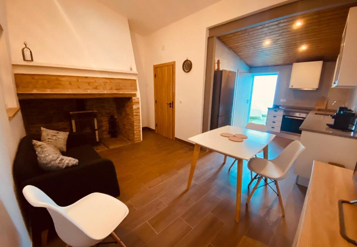AL BIONDI COMENDA Cozy Home for 2 Pax with Kitchen and Patio