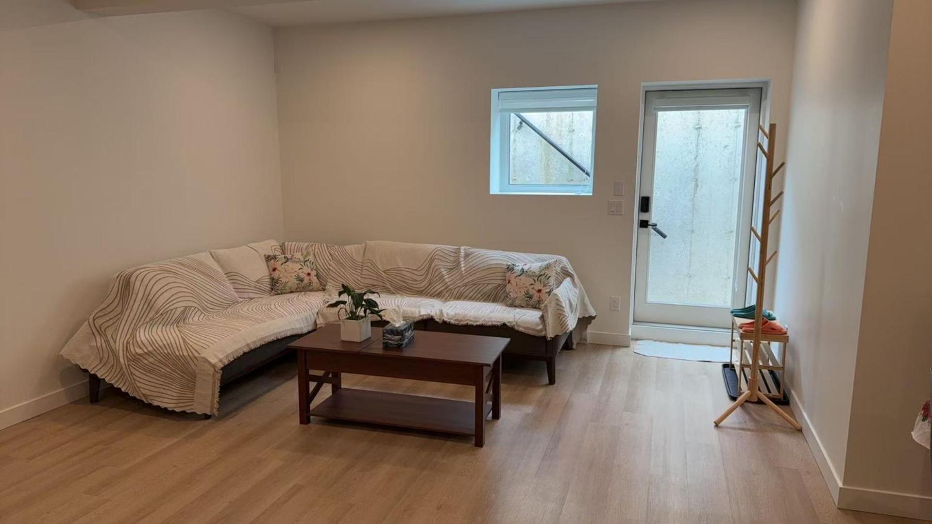 Basement suite -Langley Willoughby