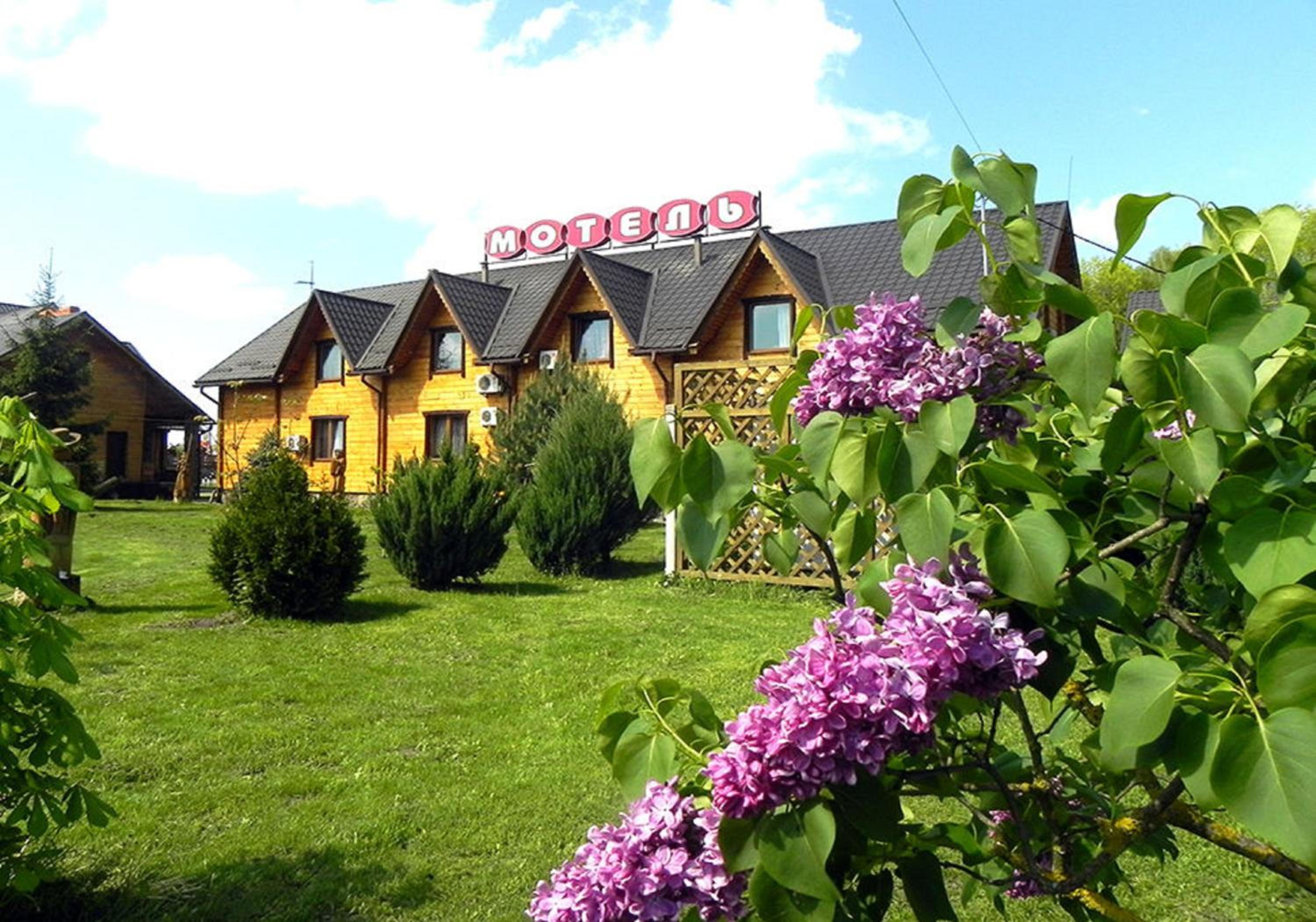Hotel and restaurant complex Skolmo