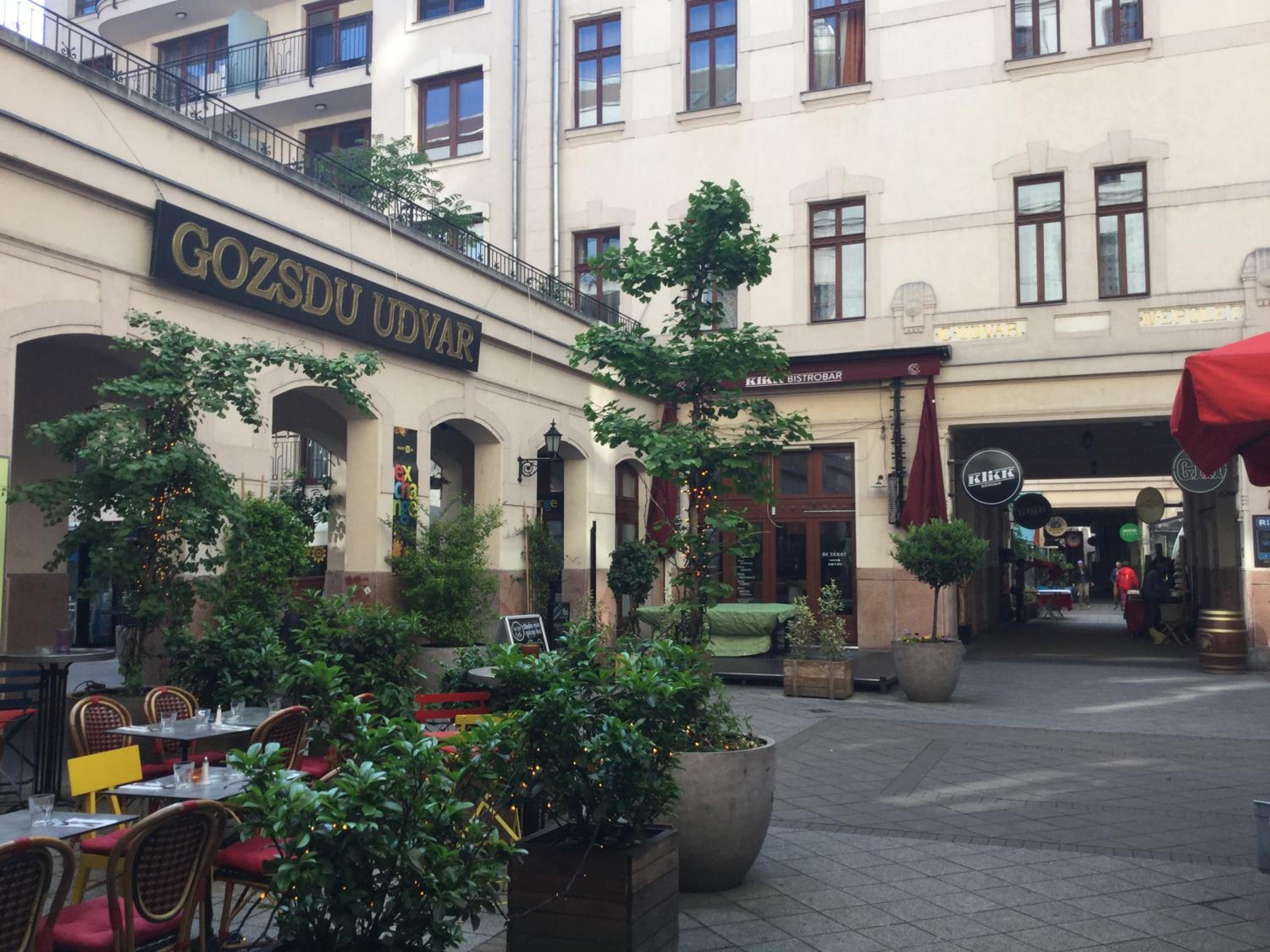 Lia's Apartment in Gozsdu and Free Parking view 3