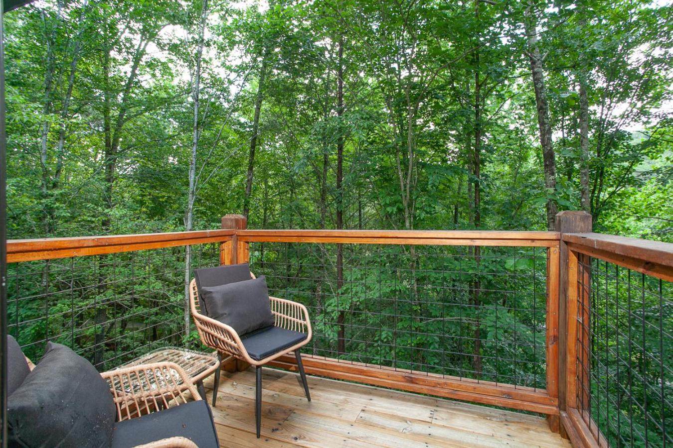 Smoky Mountain Dove | Hot Tub, Firepit, Fireplace