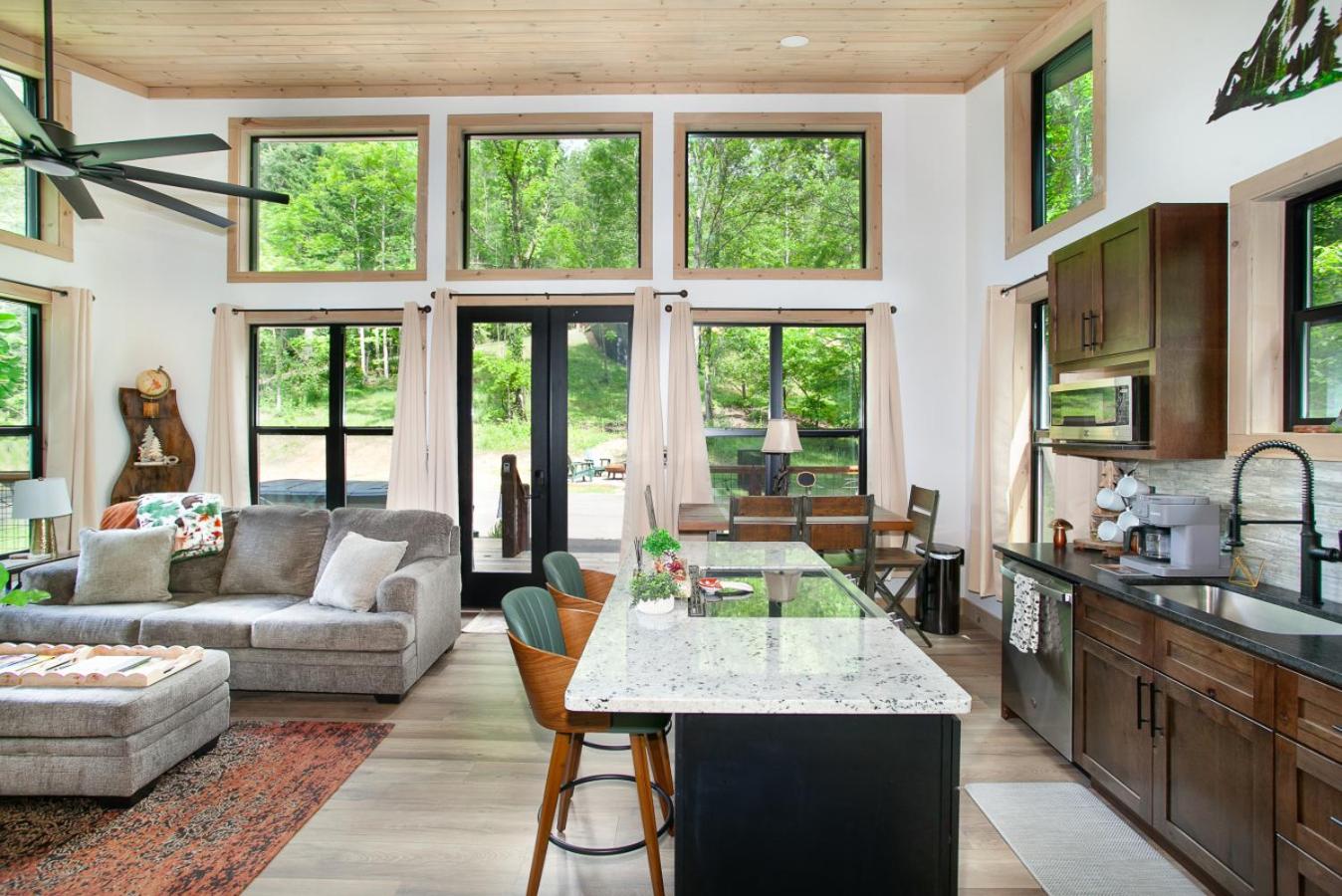 Smoky Mountain Dove | Hot Tub, Firepit, Fireplace