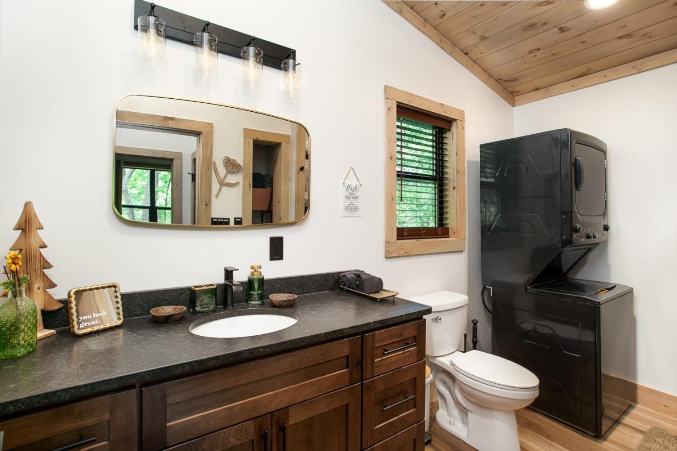 Smoky Mountain Dove | Hot Tub, Firepit, Fireplace