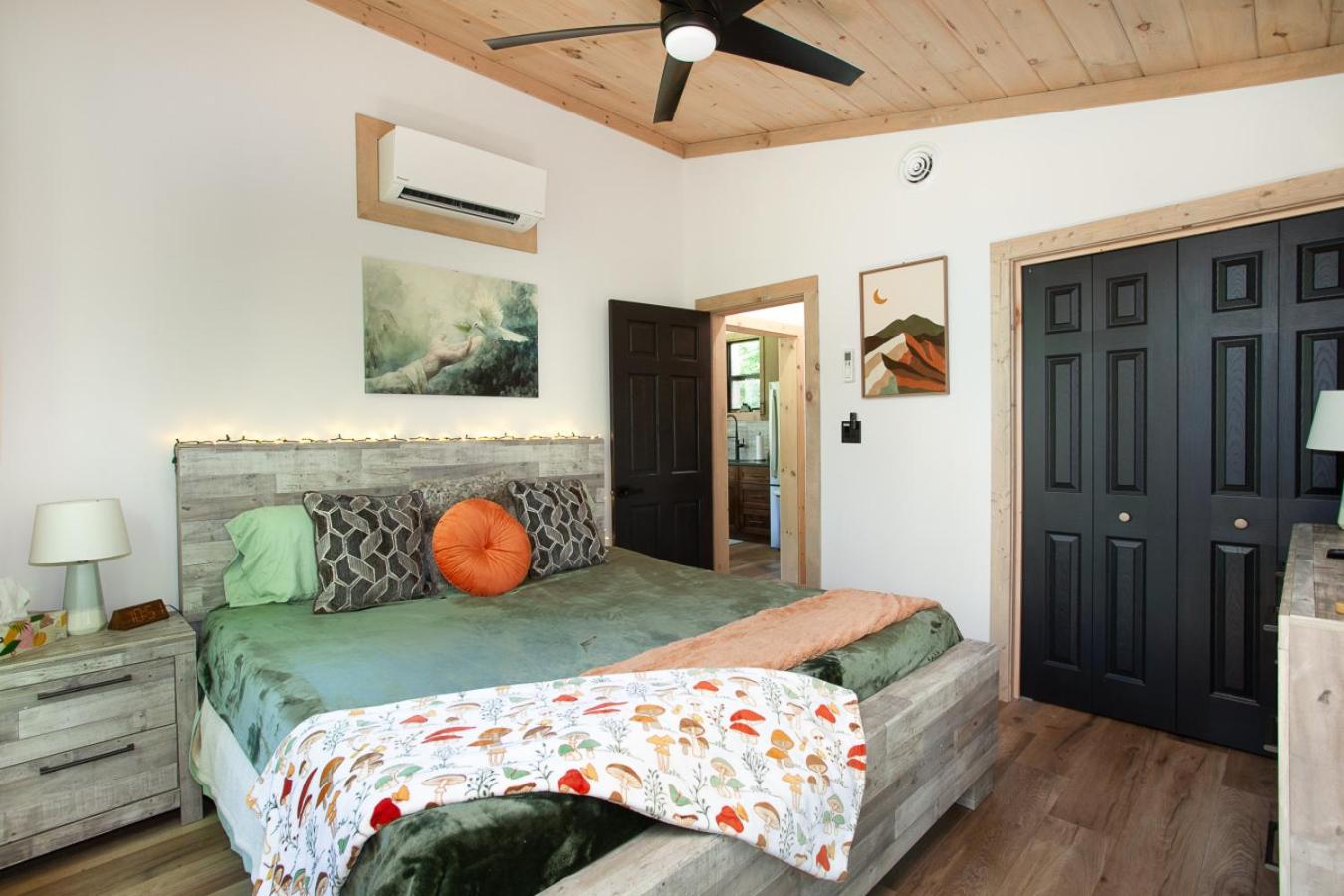 Smoky Mountain Dove | Hot Tub, Firepit, Fireplace