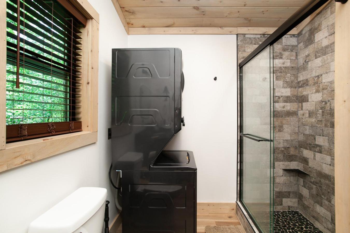 Smoky Mountain Dove | Hot Tub, Firepit, Fireplace