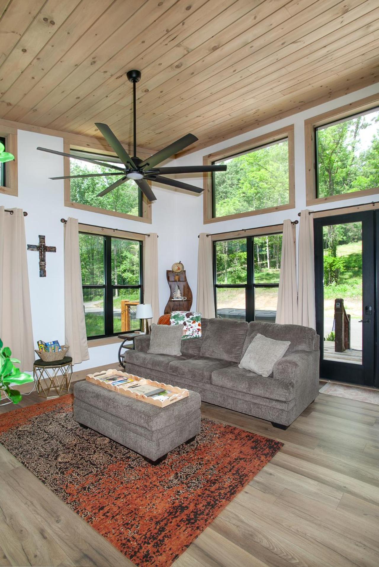 Smoky Mountain Dove | Hot Tub, Firepit, Fireplace