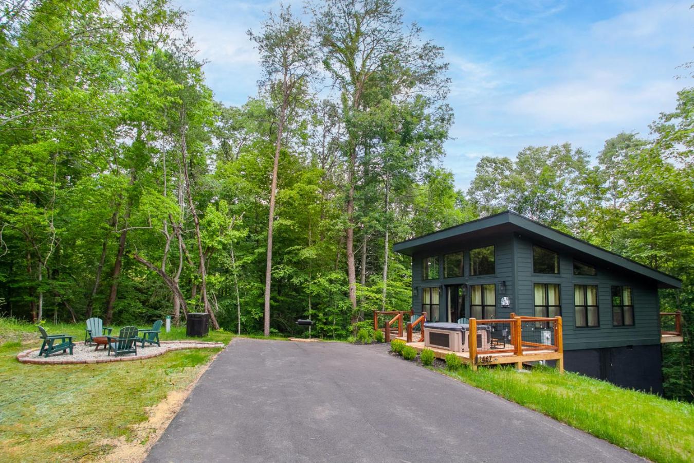 Smoky Mountain Dove | Hot Tub, Firepit, Fireplace