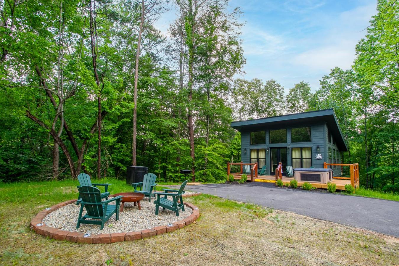 Smoky Mountain Dove | Hot Tub, Firepit, Fireplace