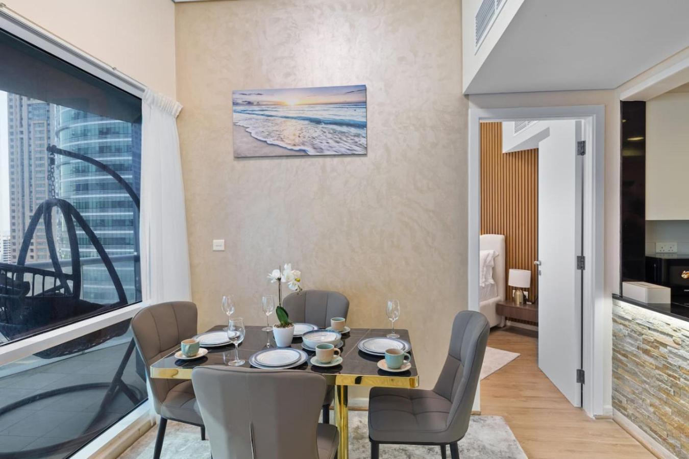 Elegant Haven and Spacious 2BR in Lake Terrace