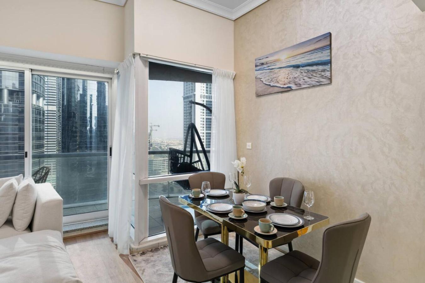 Elegant Haven and Spacious 2BR in Lake Terrace