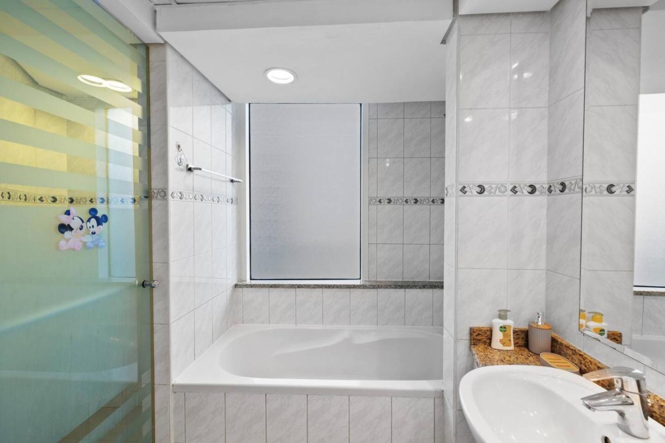 Elegant Haven and Spacious 2BR in Lake Terrace