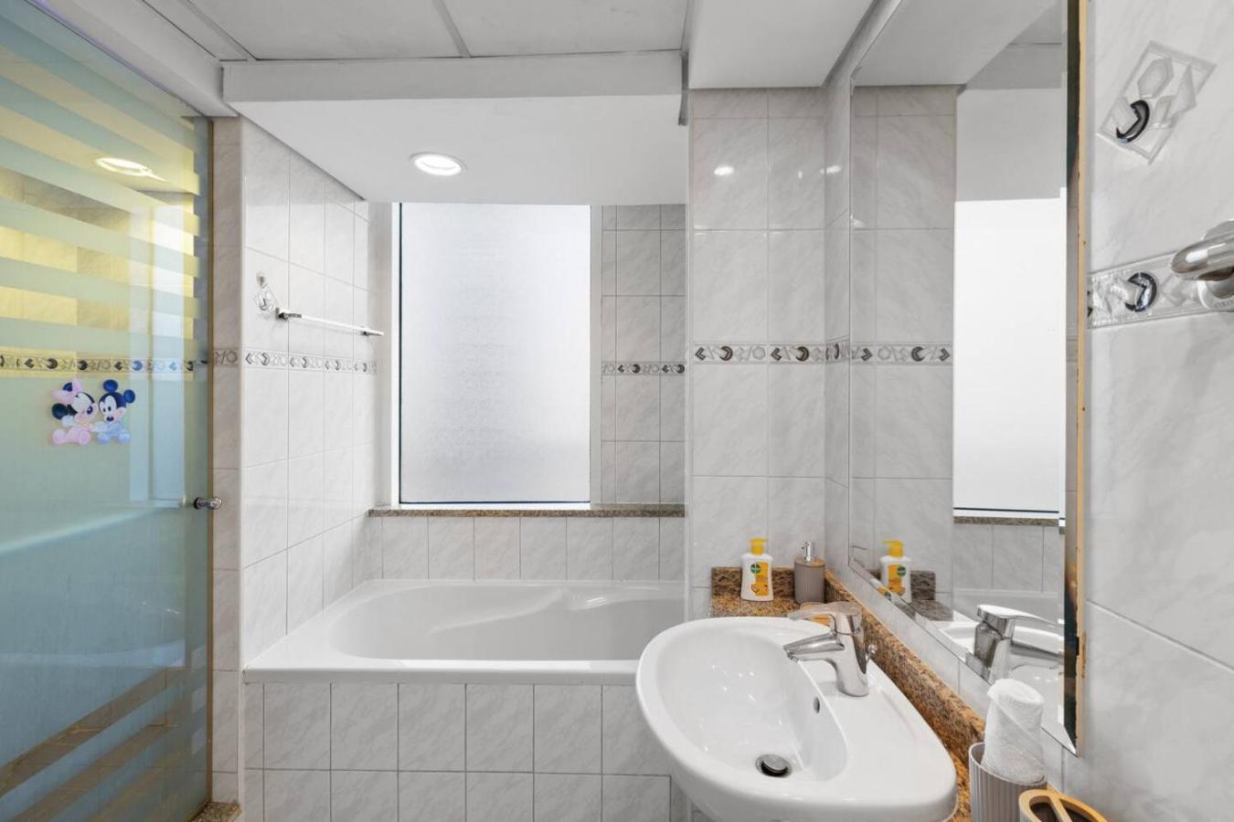 Elegant Haven and Spacious 2BR in Lake Terrace