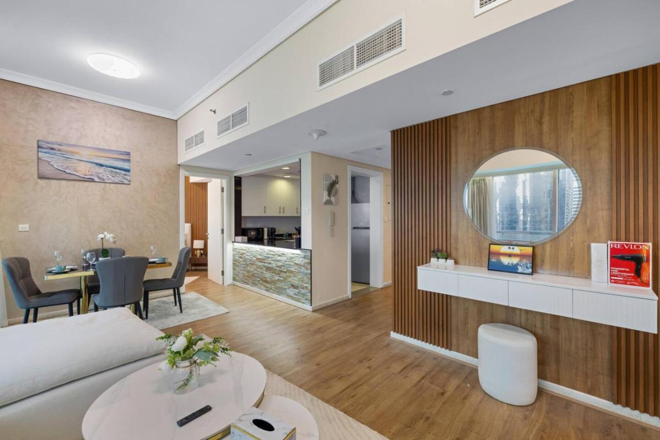 Elegant Haven and Spacious 2BR in Lake Terrace