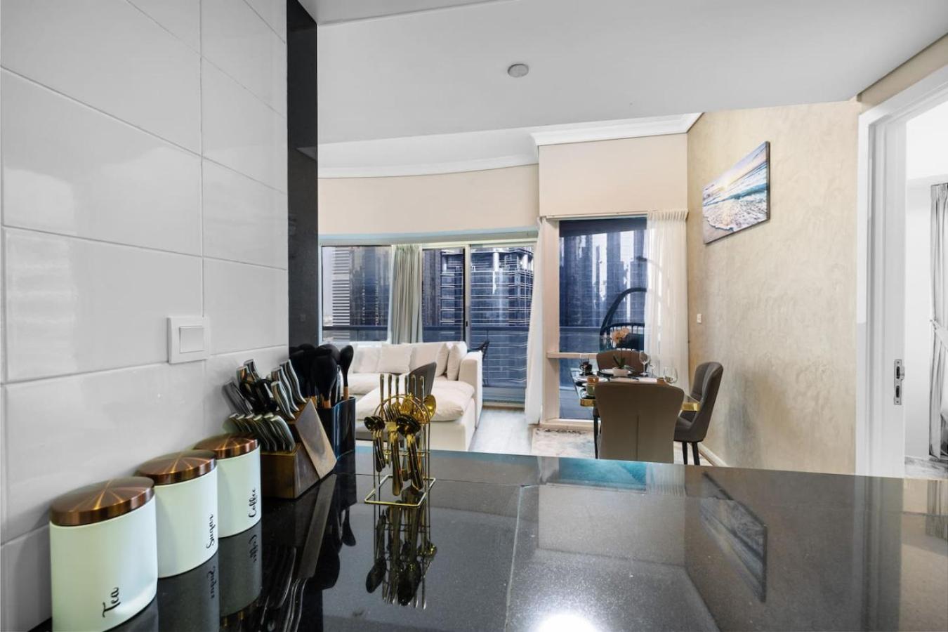 Elegant Haven and Spacious 2BR in Lake Terrace
