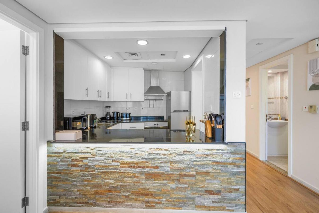 Elegant Haven and Spacious 2BR in Lake Terrace