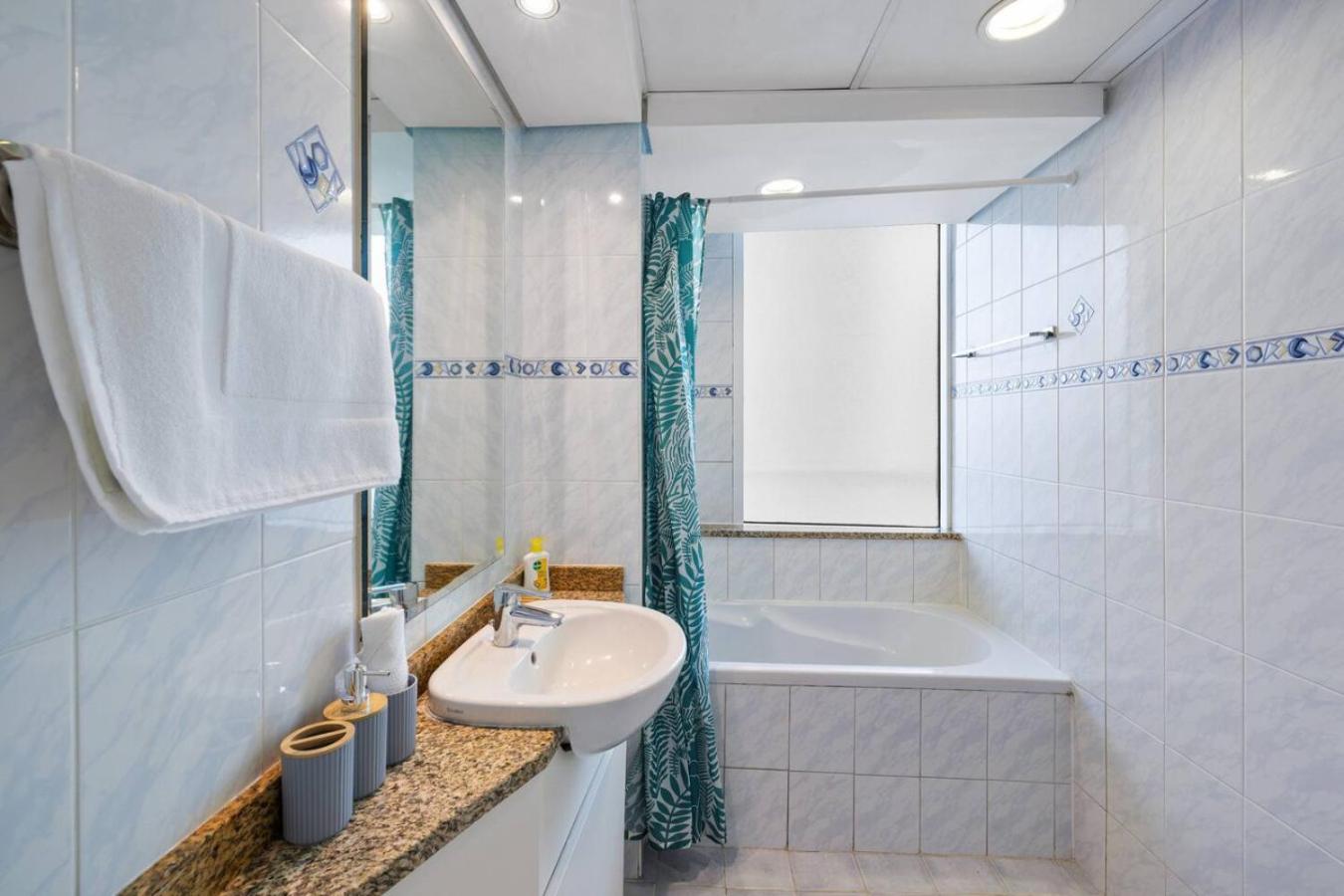 Elegant Haven and Spacious 2BR in Lake Terrace