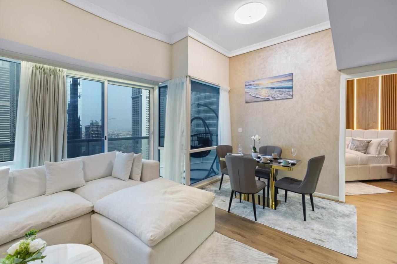 Elegant Haven and Spacious 2BR in Lake Terrace