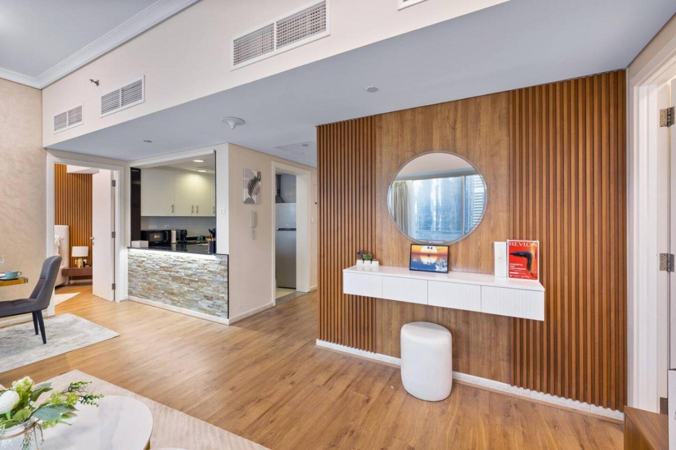 Elegant Haven and Spacious 2BR in Lake Terrace