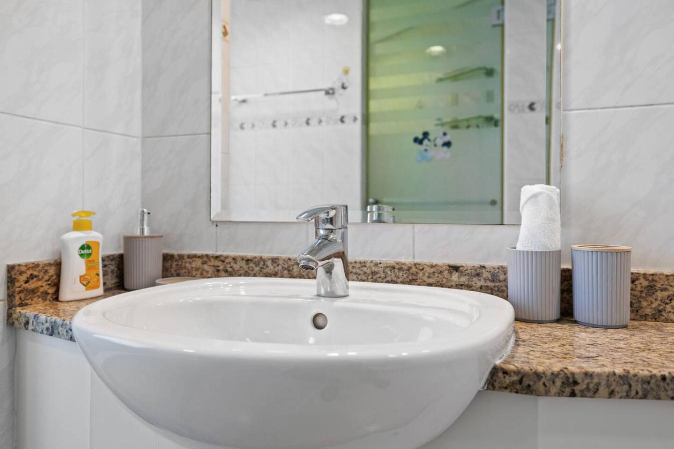 Elegant Haven and Spacious 2BR in Lake Terrace