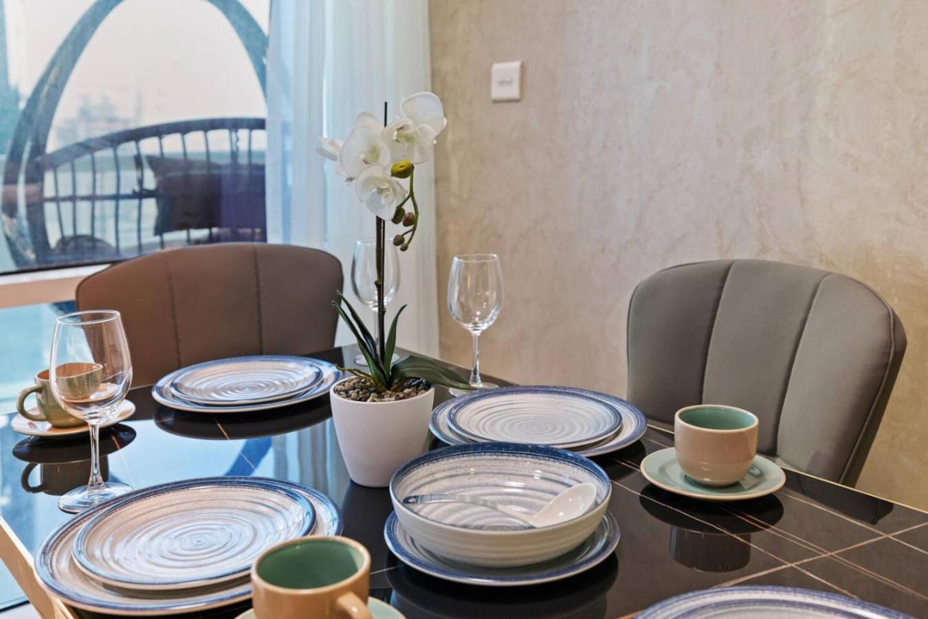 Elegant Haven and Spacious 2BR in Lake Terrace