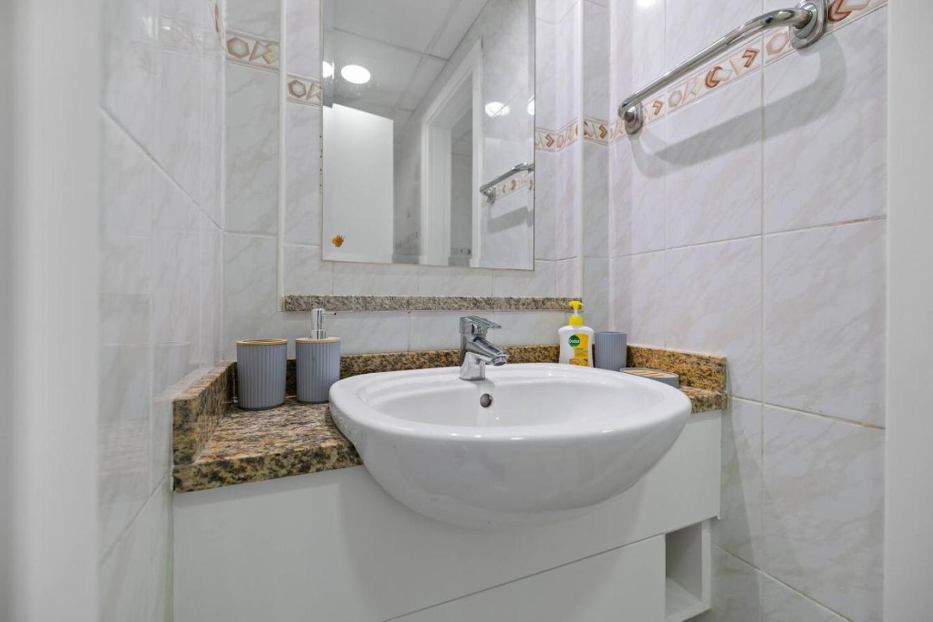 Elegant Haven and Spacious 2BR in Lake Terrace