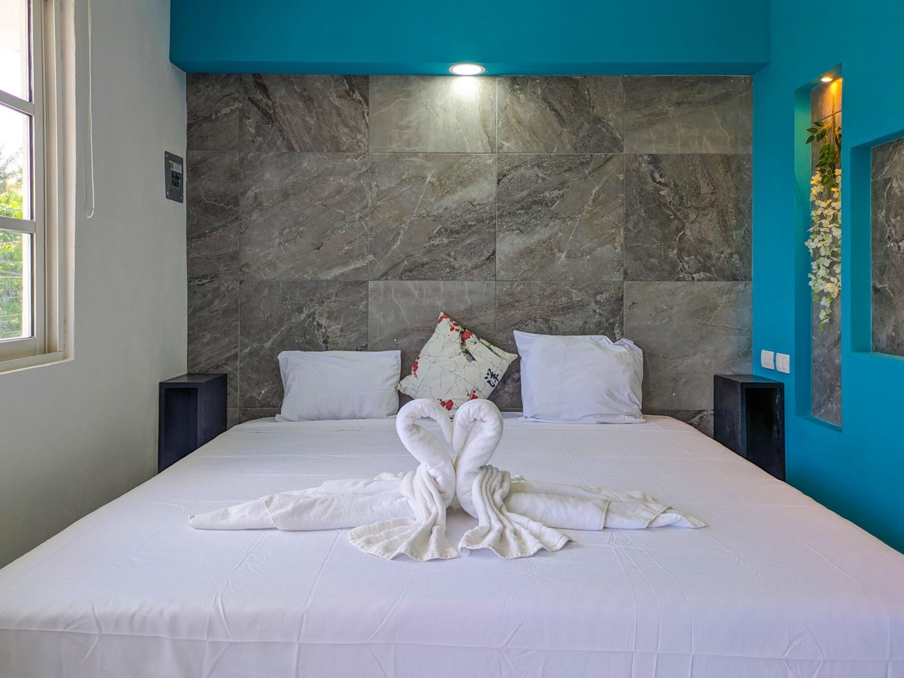 Spacious Family Stay Two Private Apartments 5 Minute Walk to Beach Sleeps 8 Top Rated Host 5B6B