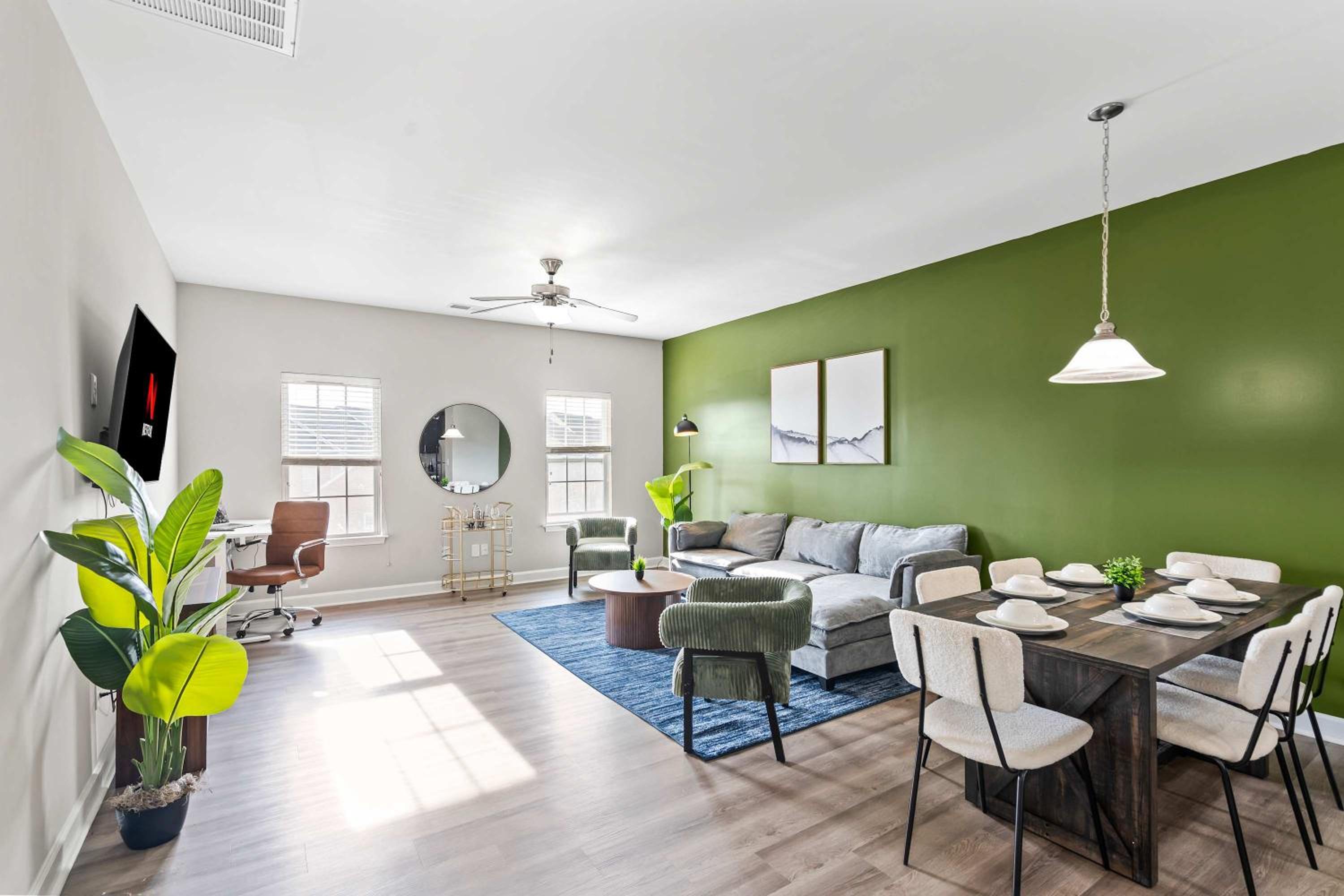 Upscale King 3BR Townhouse in Pineville