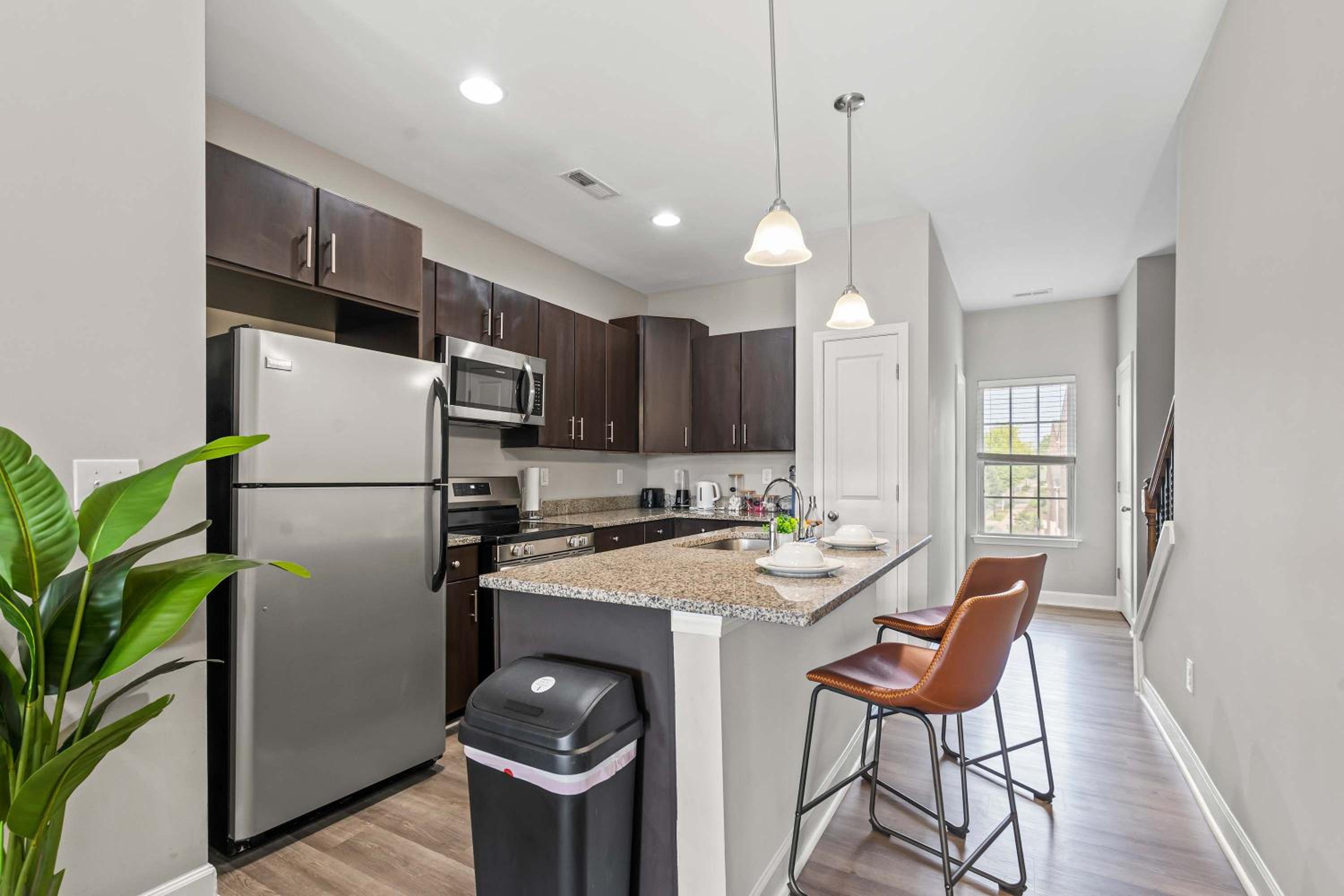 Upscale King 3BR Townhouse in Pineville