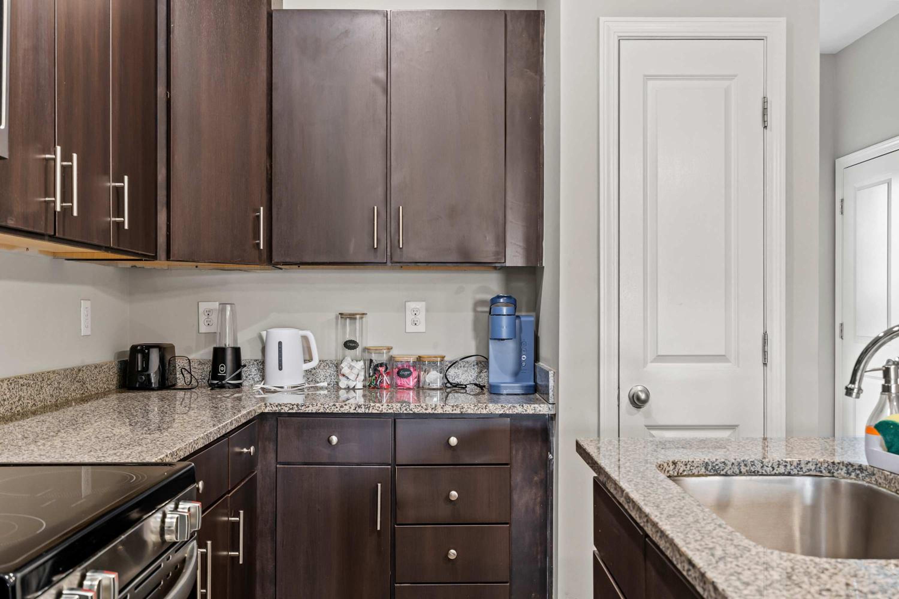 Upscale King 3BR Townhouse in Pineville