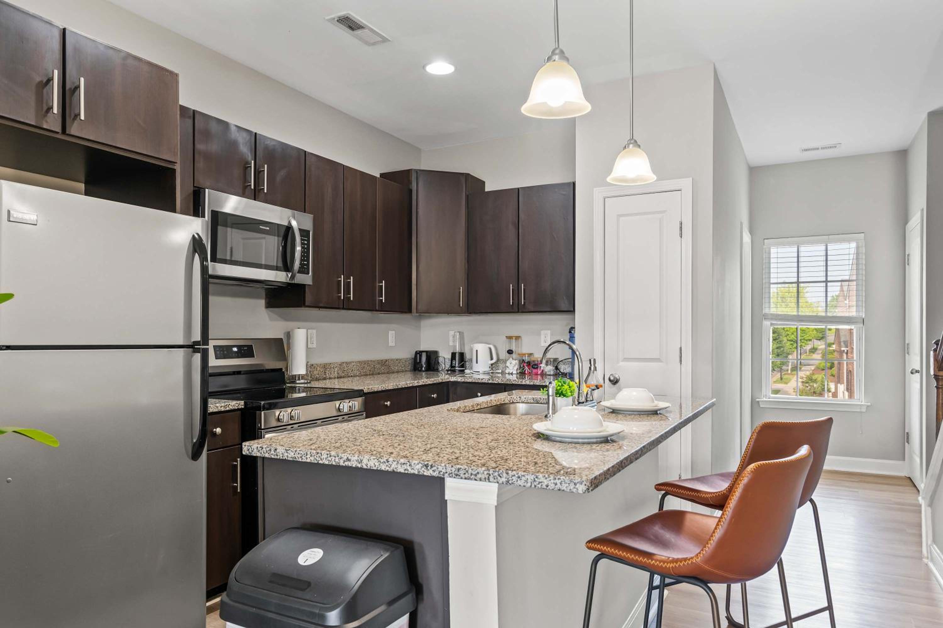 Upscale King 3BR Townhouse in Pineville