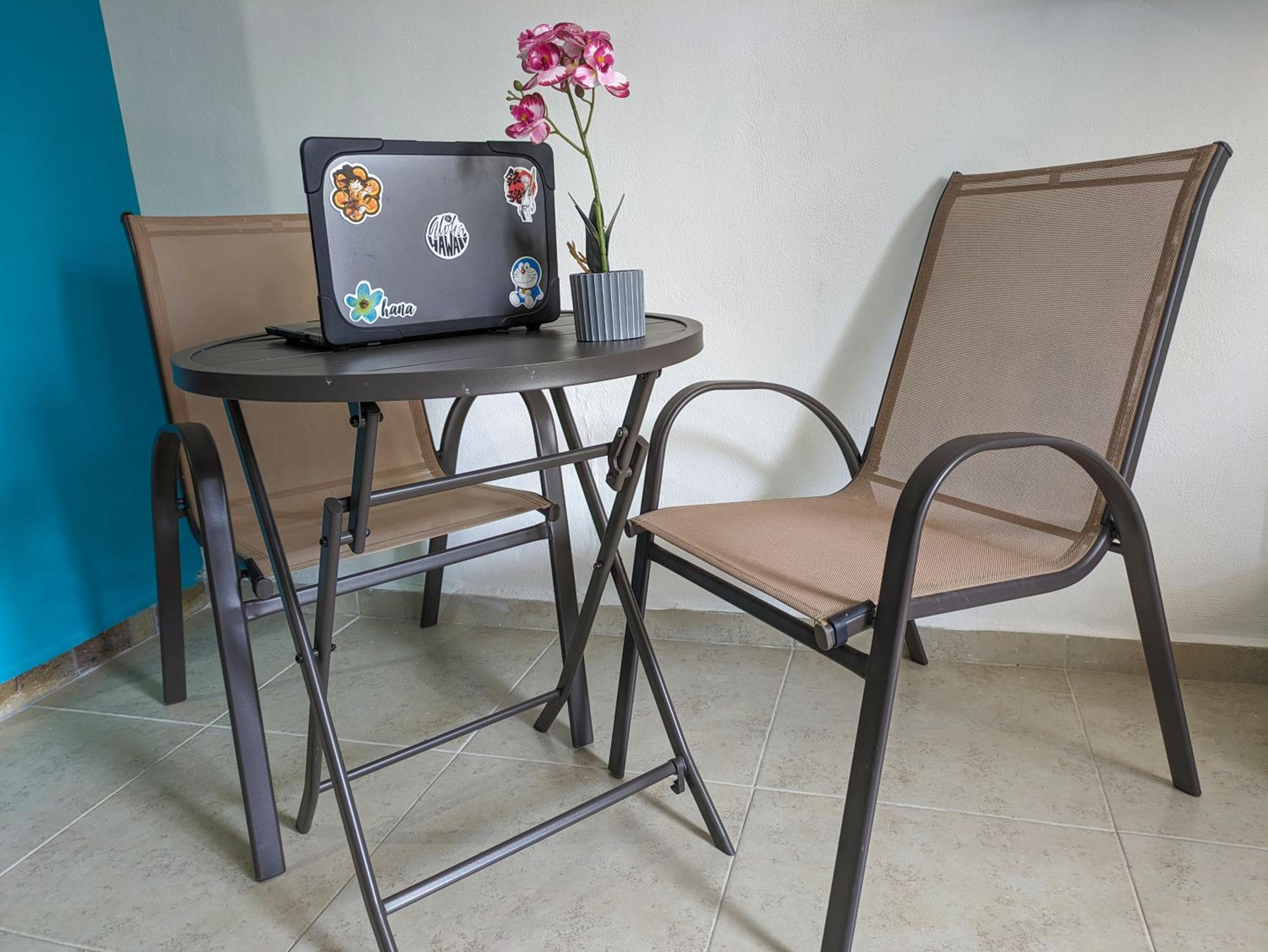 Spacious Family Stay Two Private Apartments 5 Minute Walk to Beach Sleeps 8 Top Rated Host 5B6B