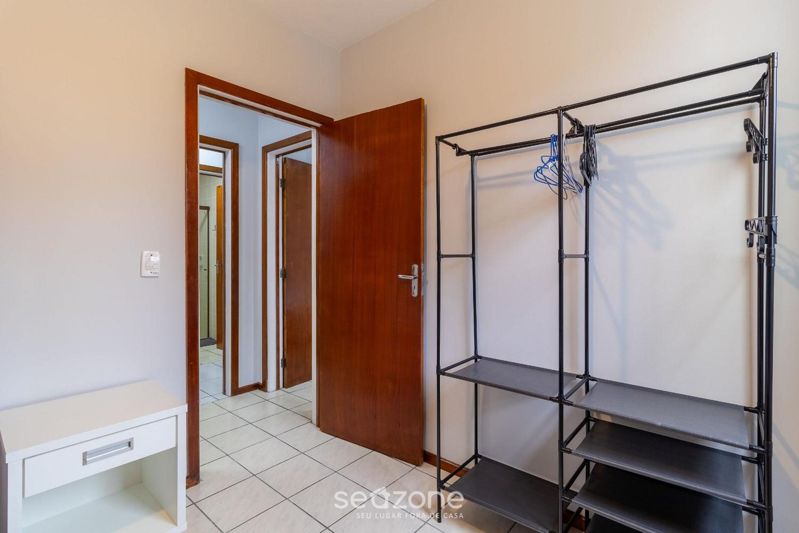 Apt with 3 bedrooms 200m from UFSC ELK0101