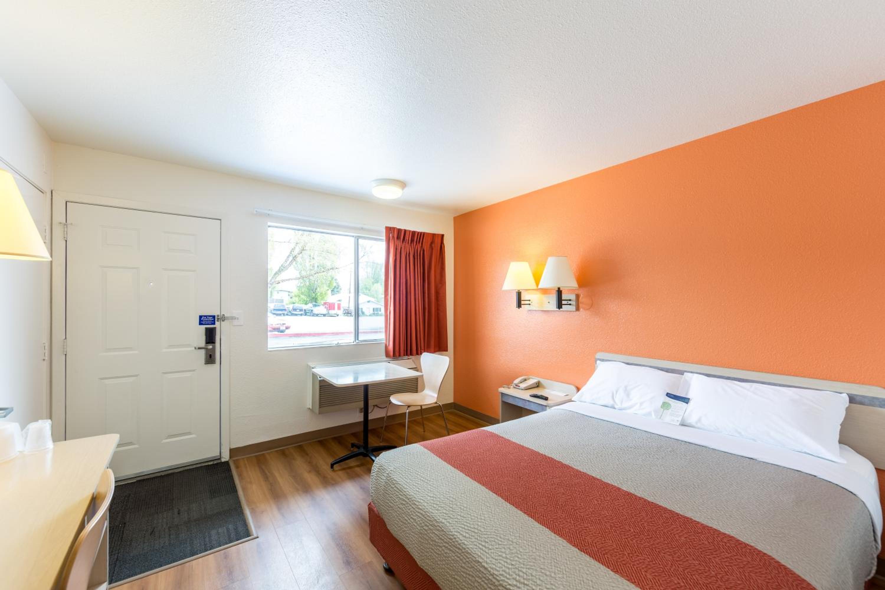 Klamath Falls Vacations - Motel 6-Klamath Falls, OR - Property Image 42