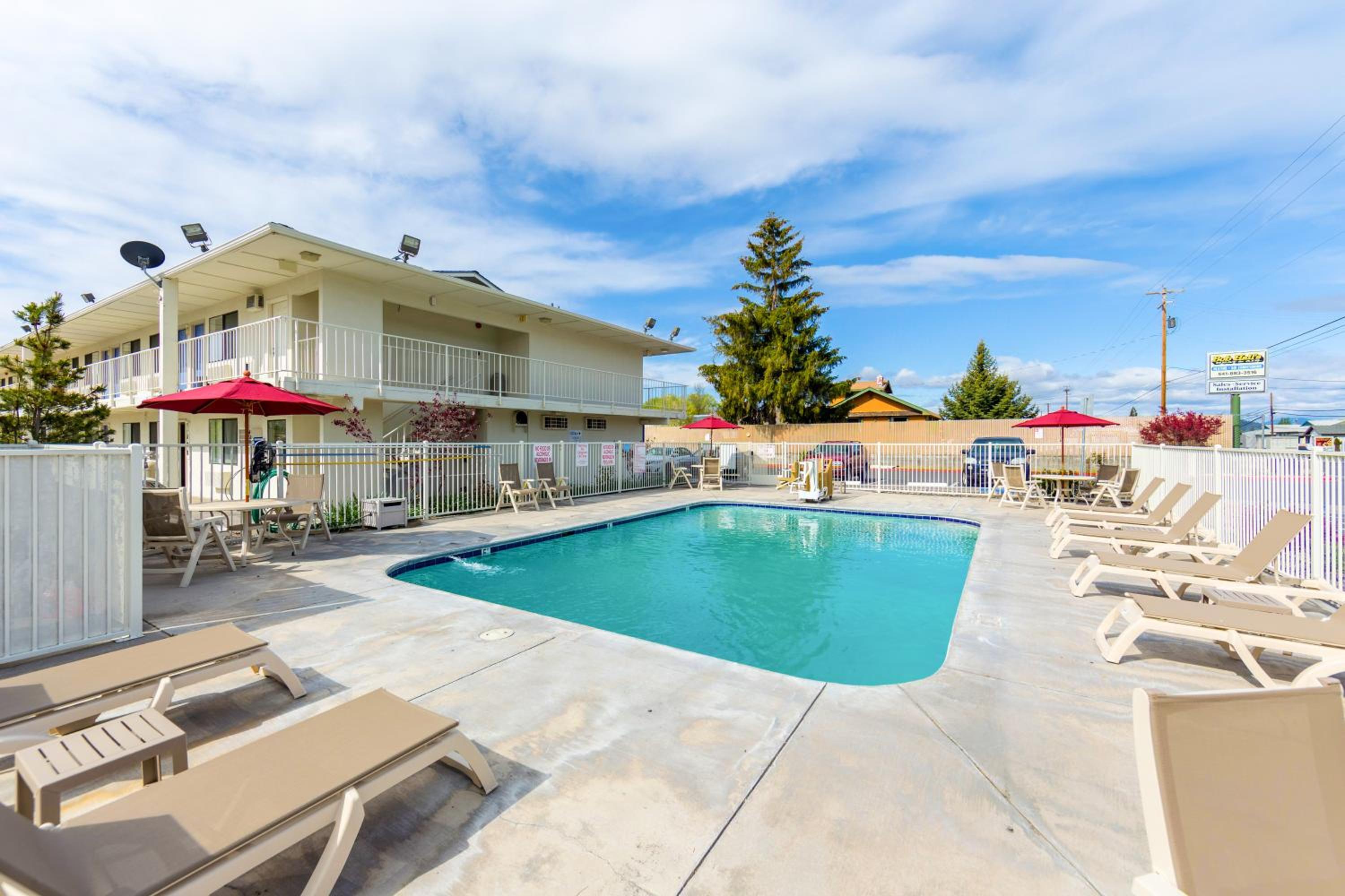 Klamath Falls Vacations - Motel 6-Klamath Falls, OR - Property Image 2