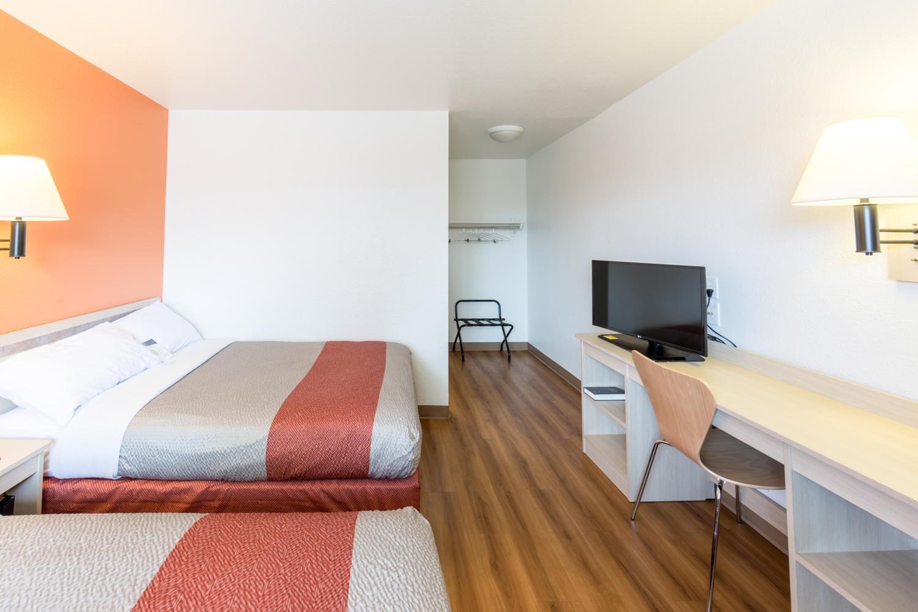 Klamath Falls Vacations - Motel 6-Klamath Falls, OR - Property Image 47